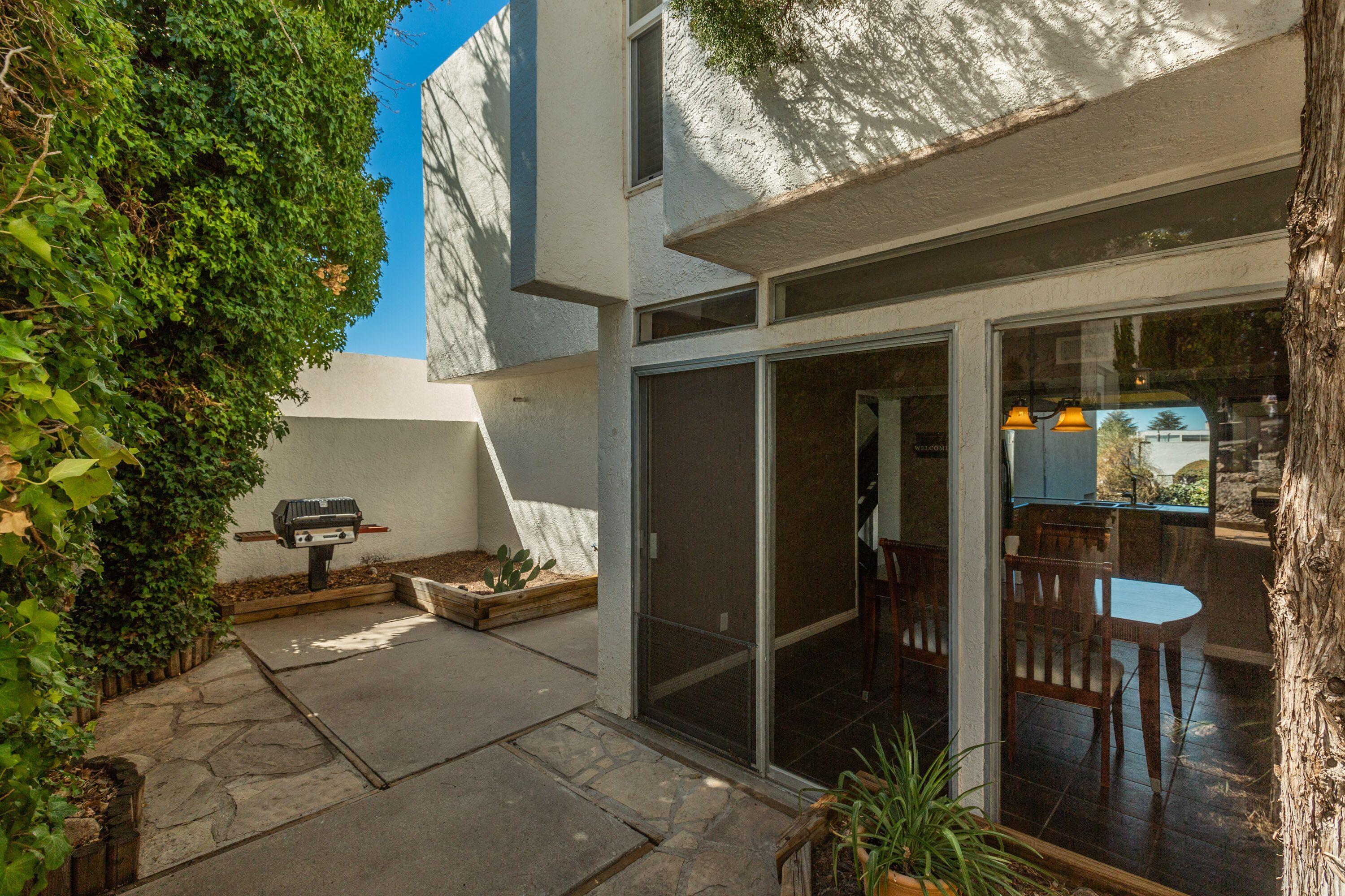 1 La Villita Circle NE