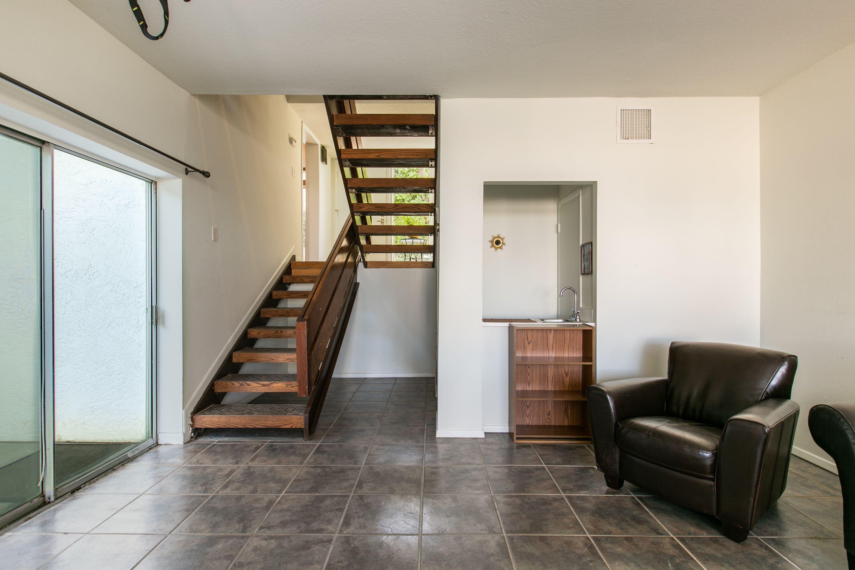 1 La Villita Circle NE
