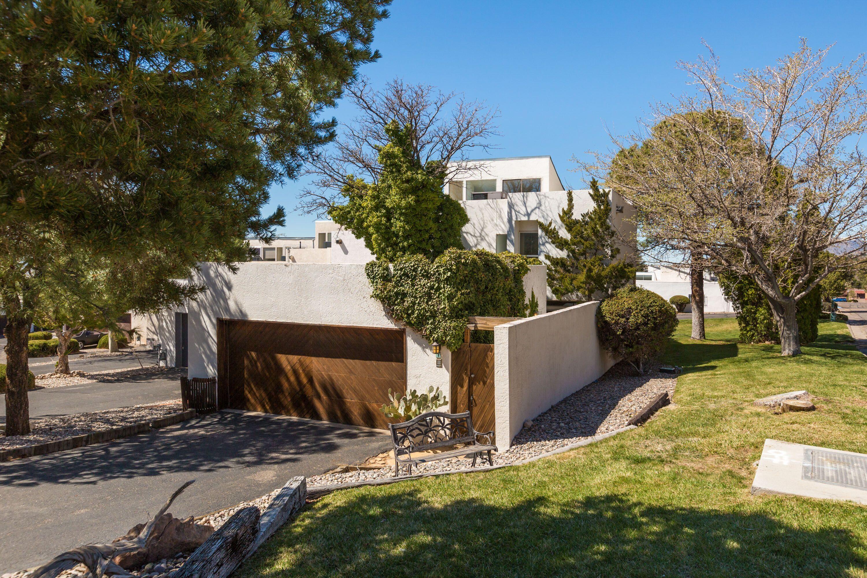 1 La Villita Circle NE