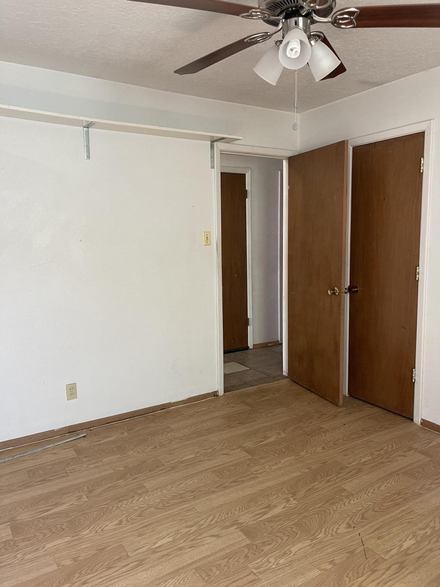 216 Espejo Street NE