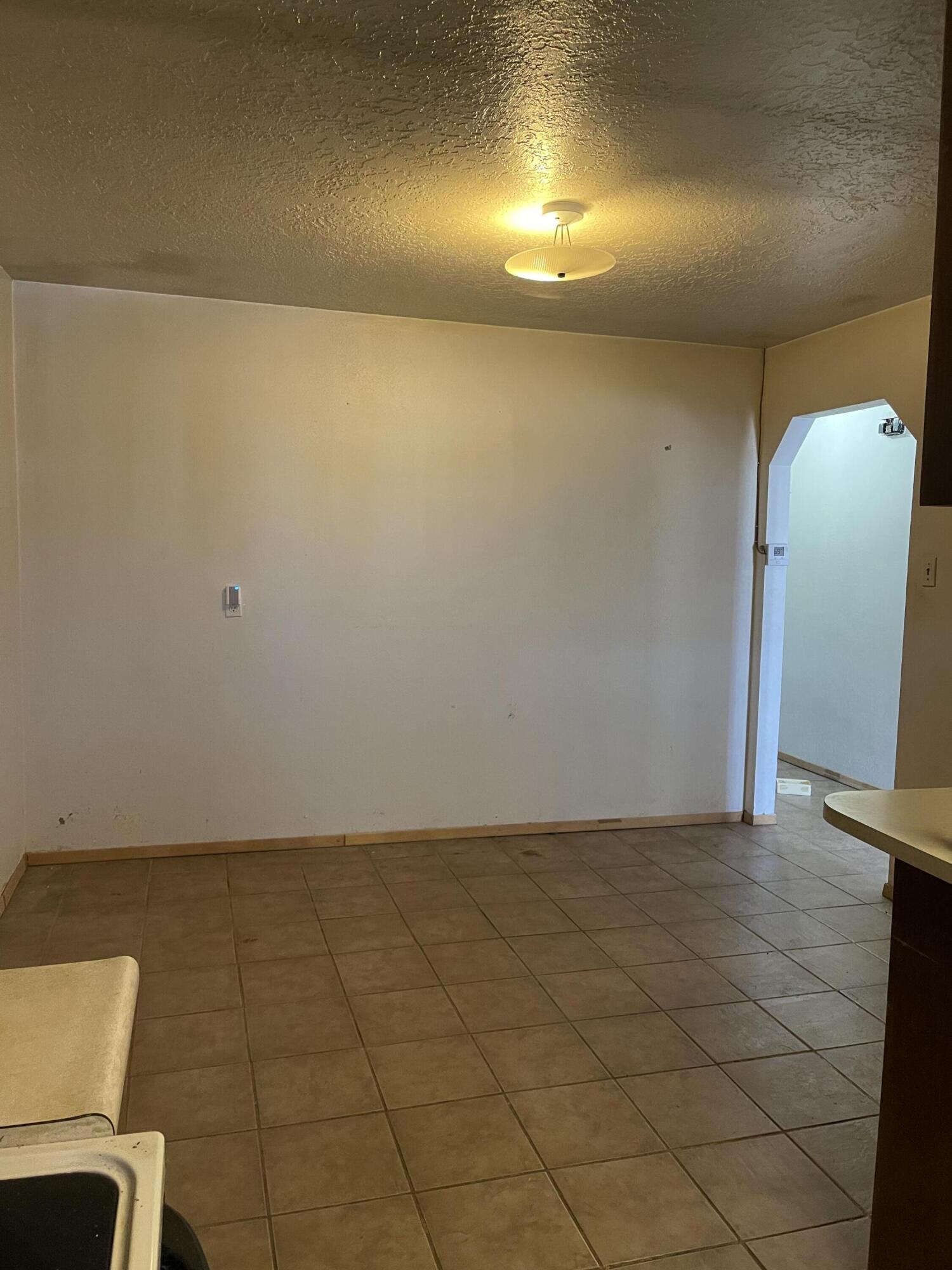 216 Espejo Street NE
