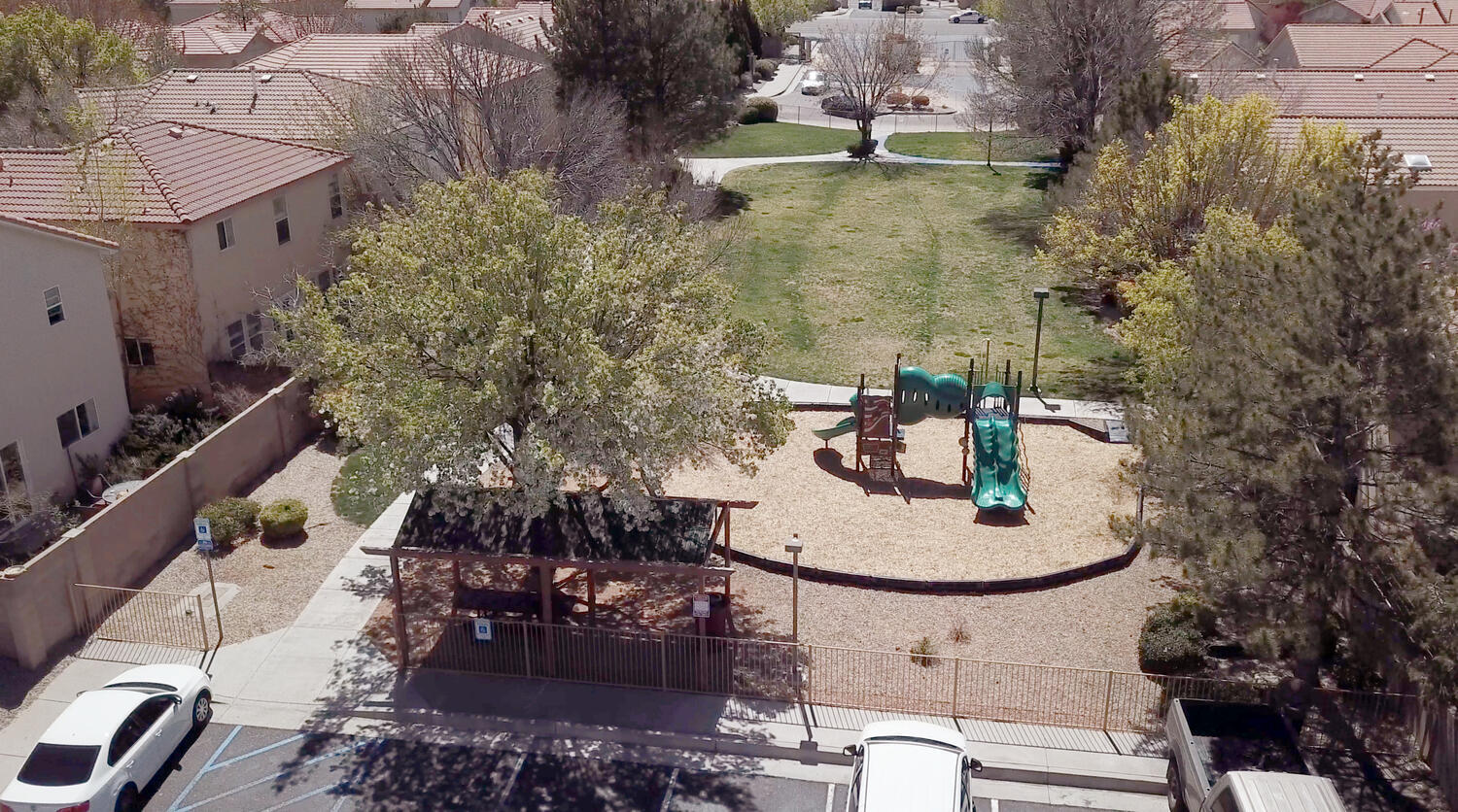 4260 Altura Vista Lane NE