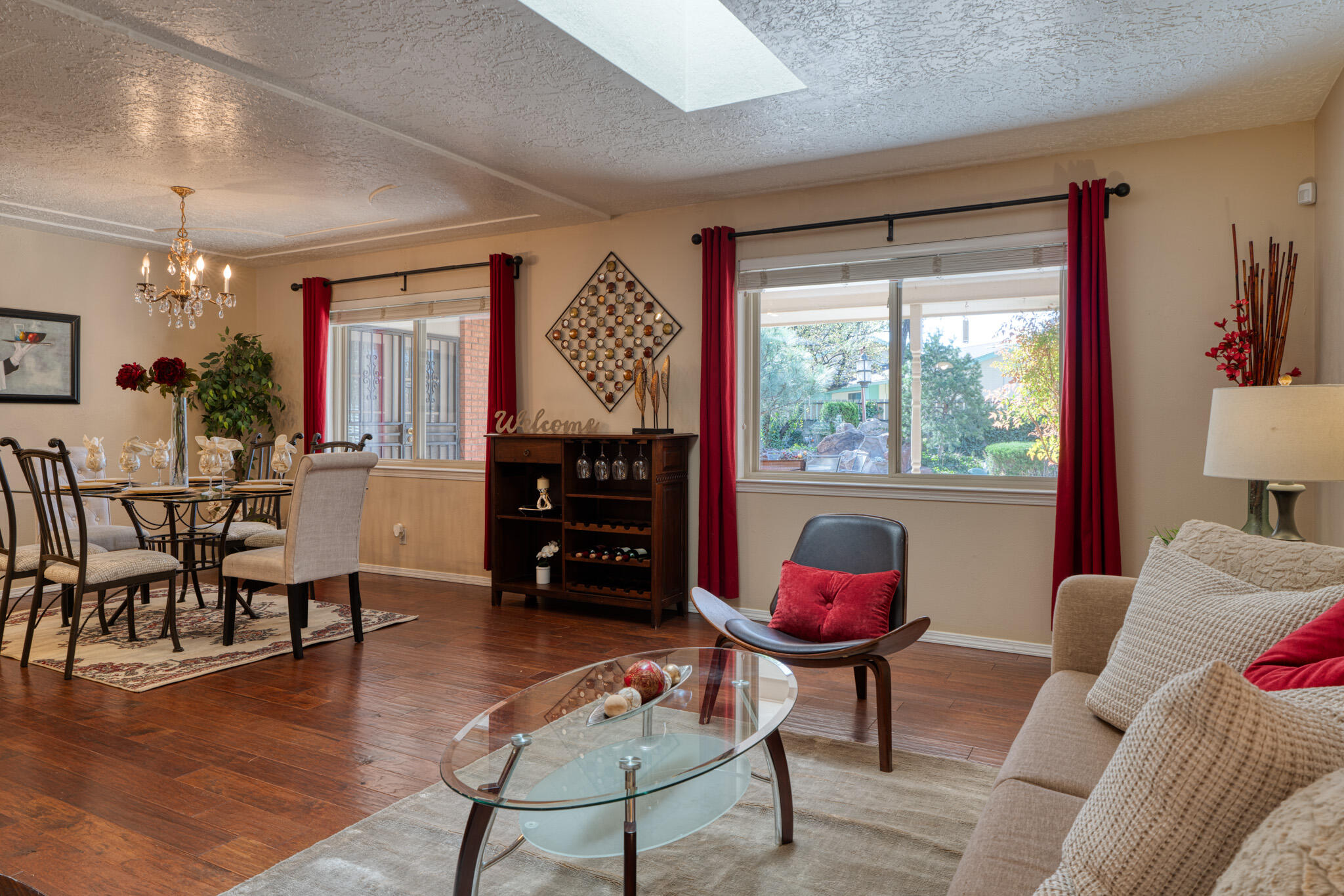 8812 Camino Del Sol NE