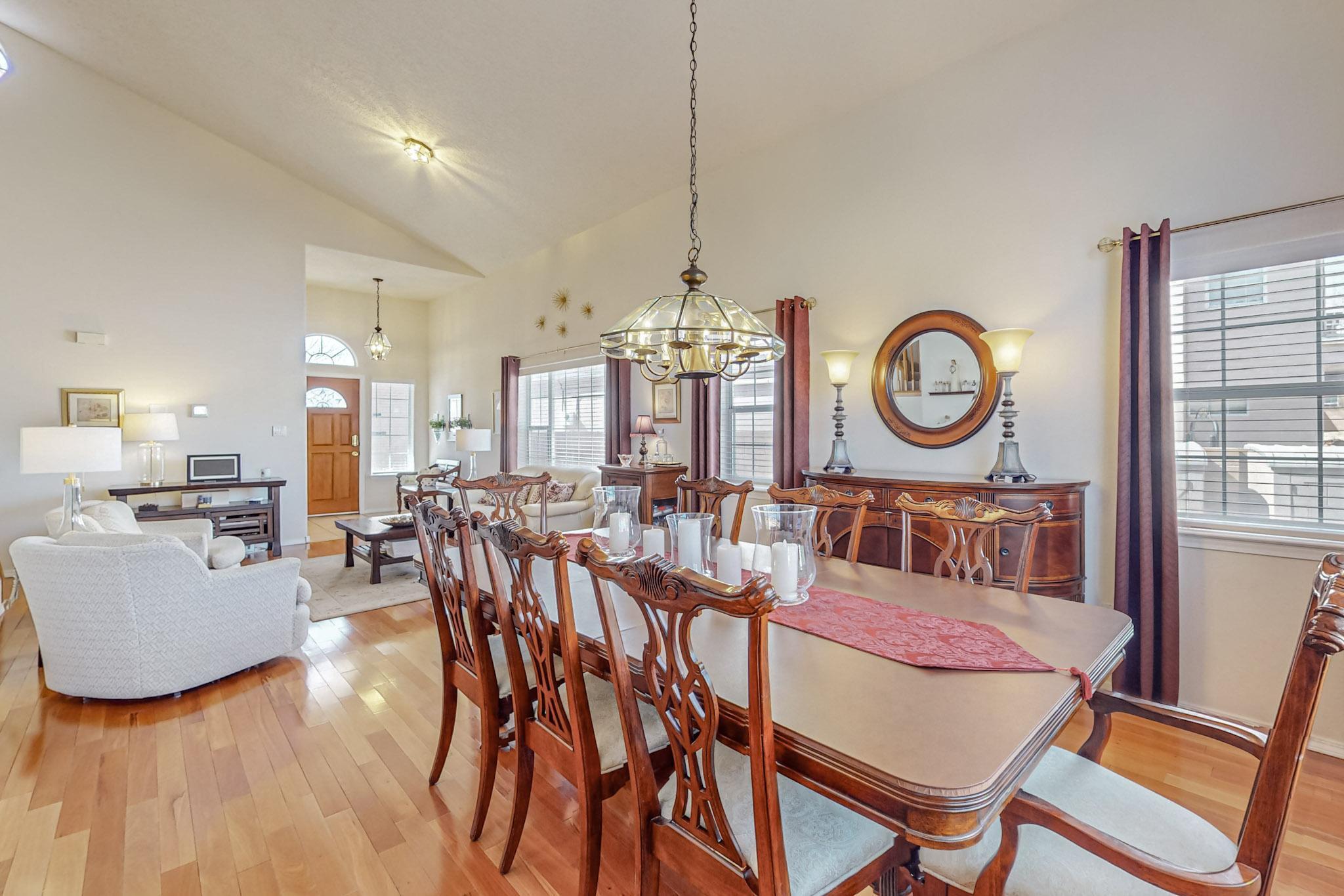 8612 Tierra Bonita Place NE