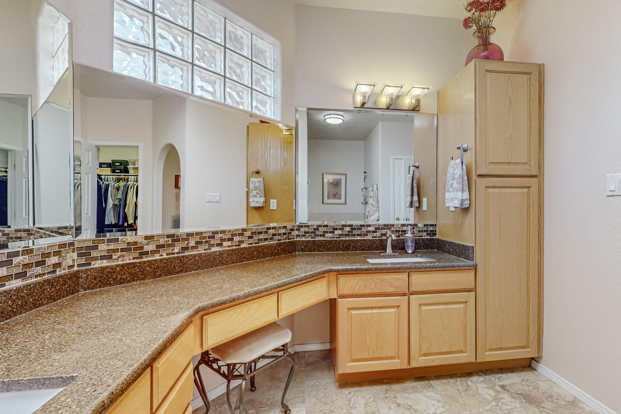 8612 Tierra Bonita Place NE