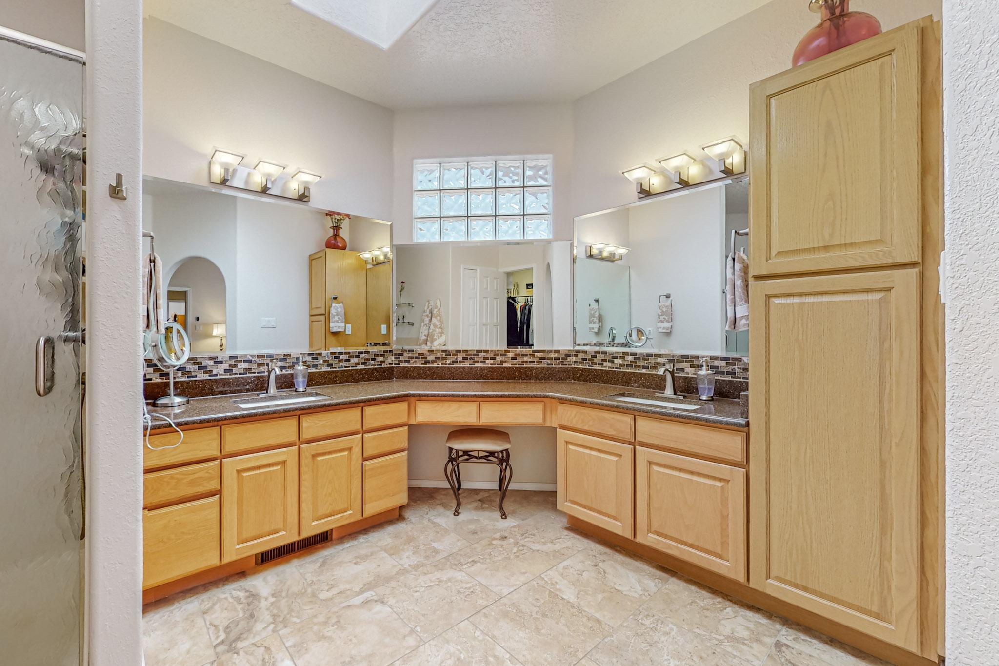 8612 Tierra Bonita Place NE