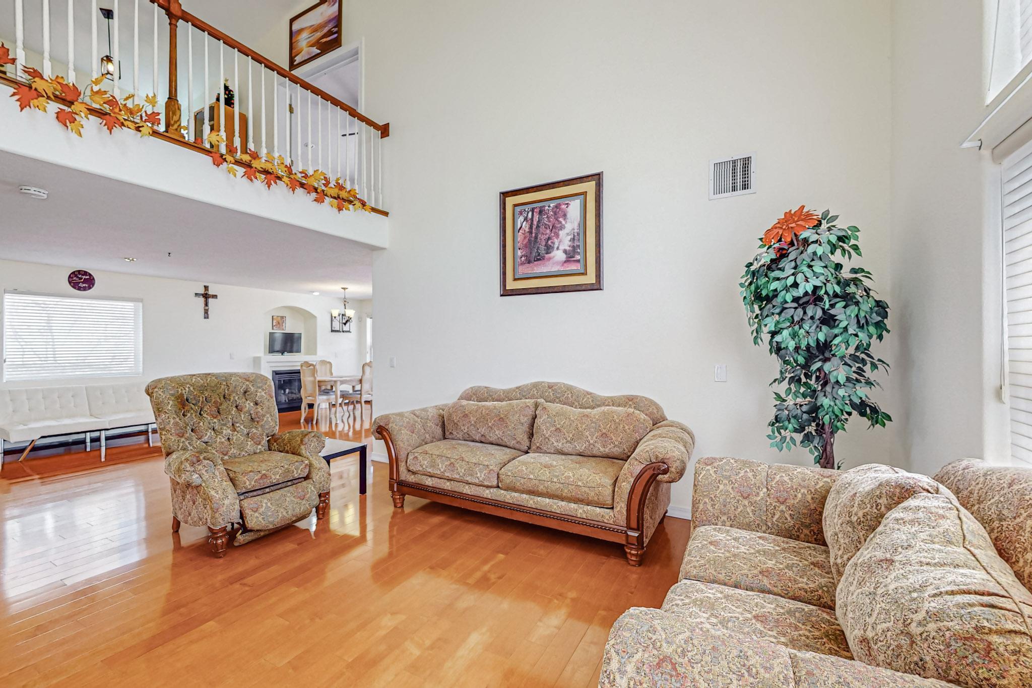 442 Poinsettia Place SE