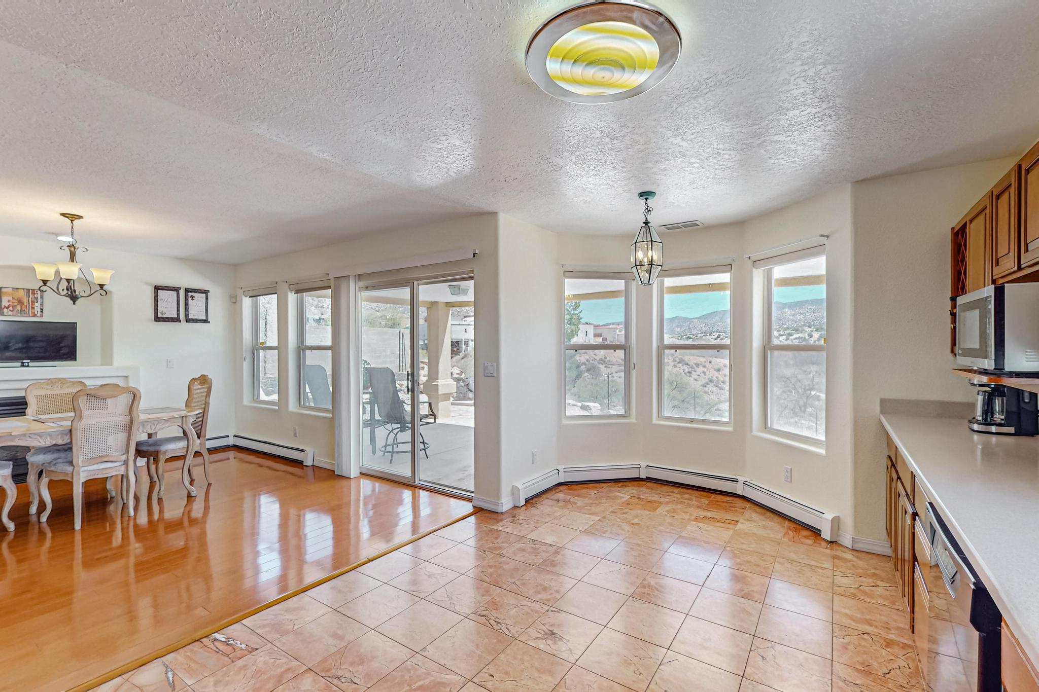 442 Poinsettia Place SE