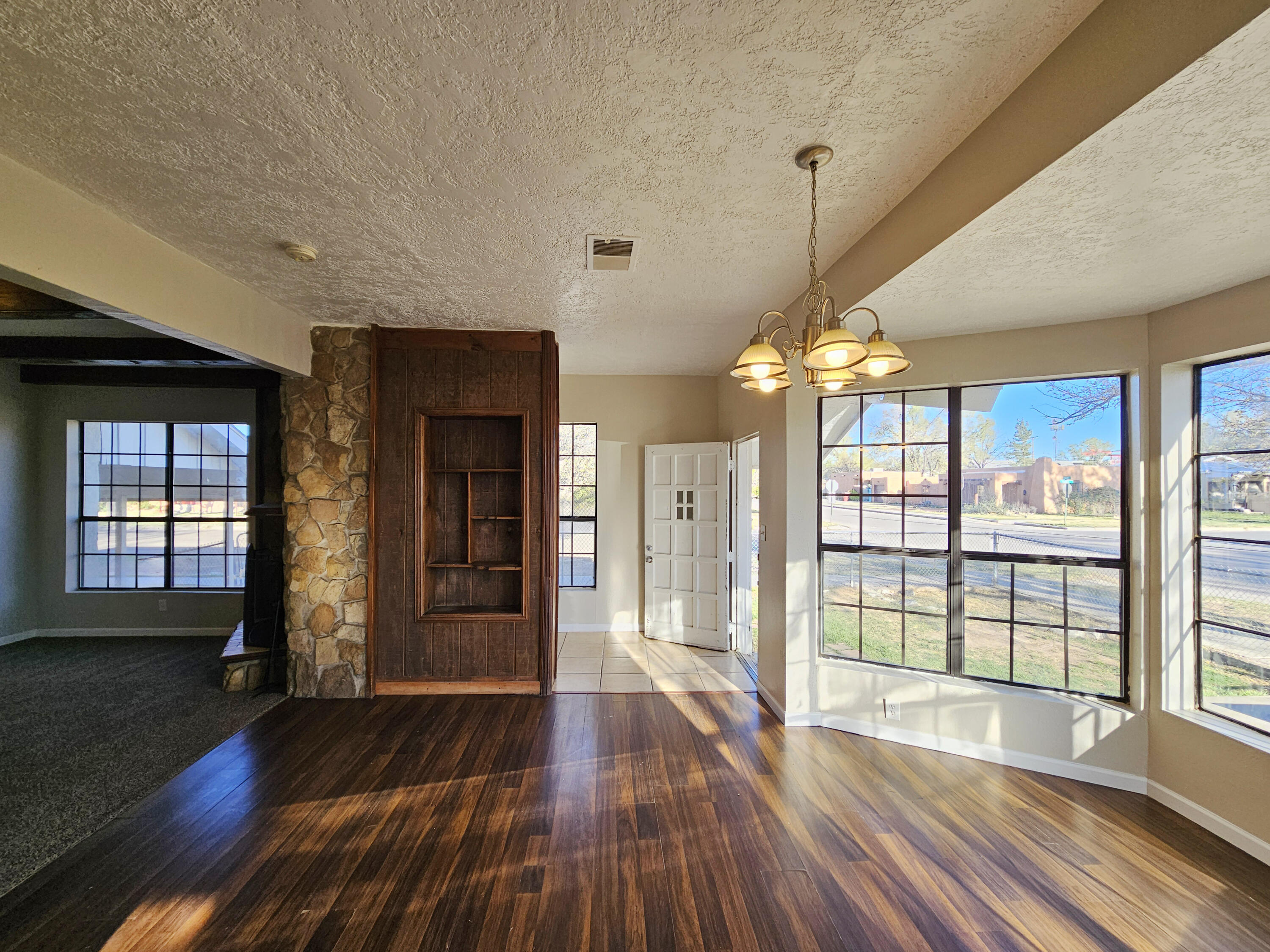 300 W Chavez Avenue