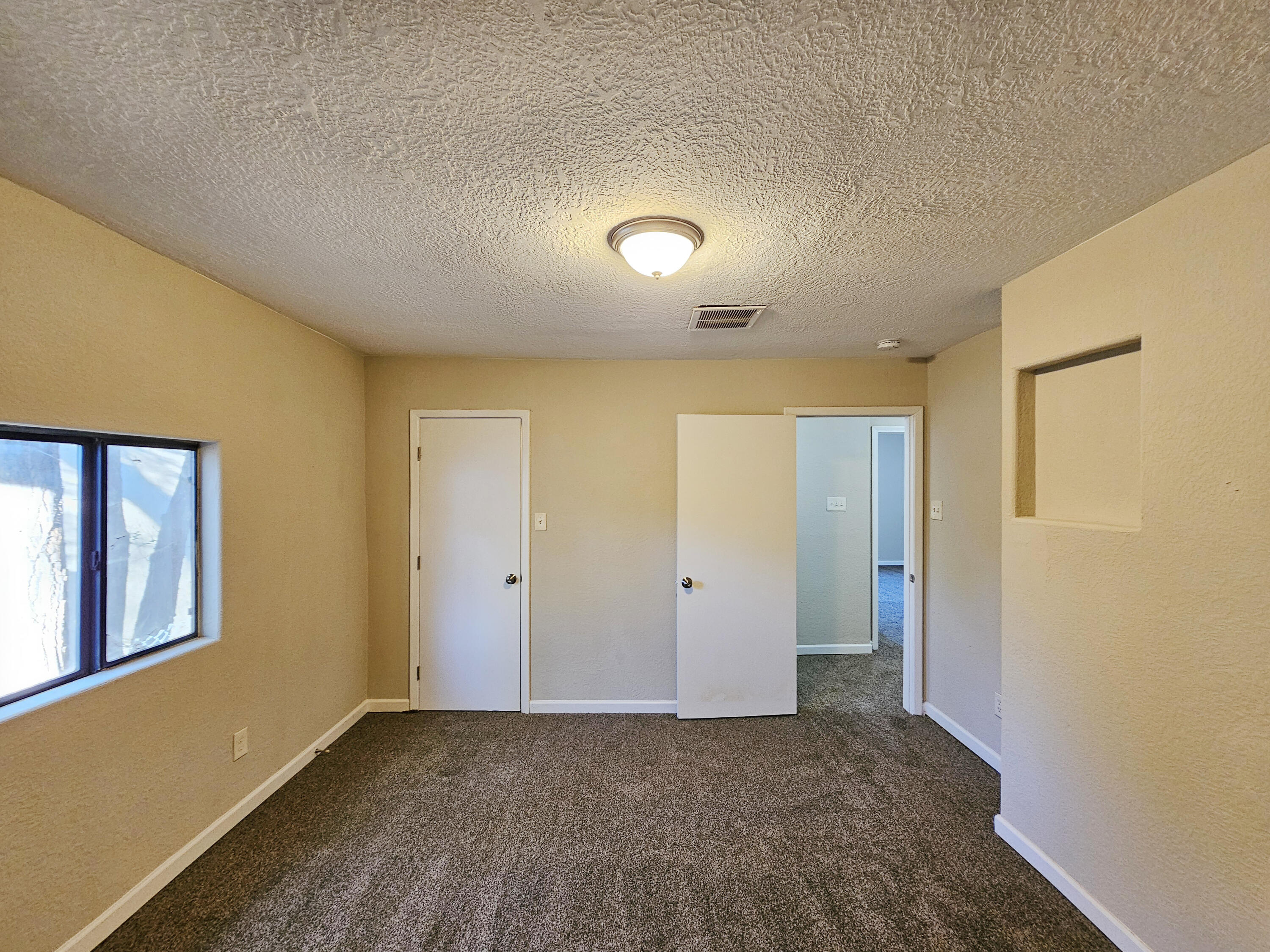 300 W Chavez Avenue