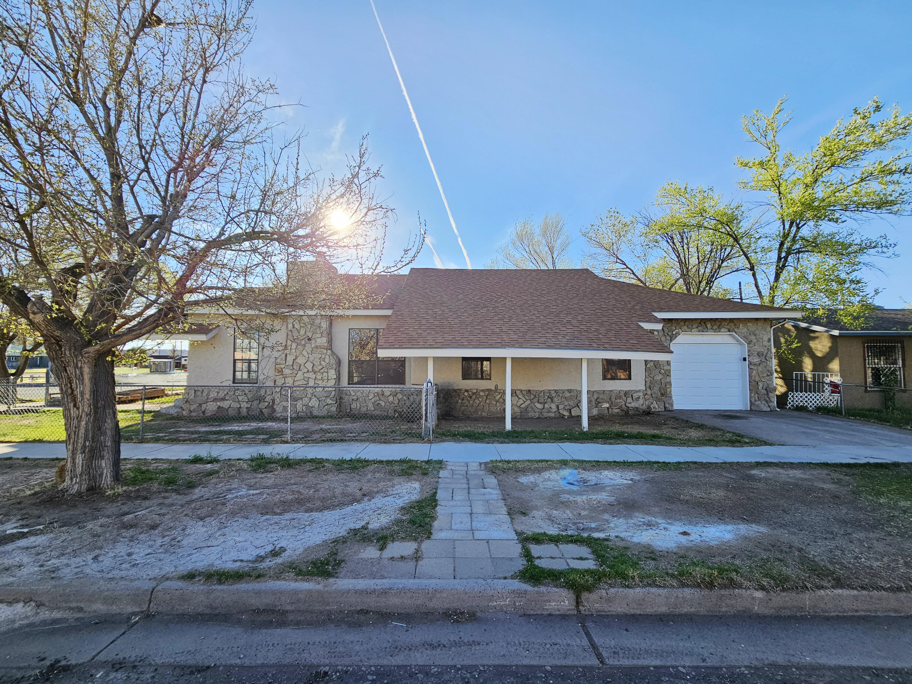 300 W Chavez Avenue
