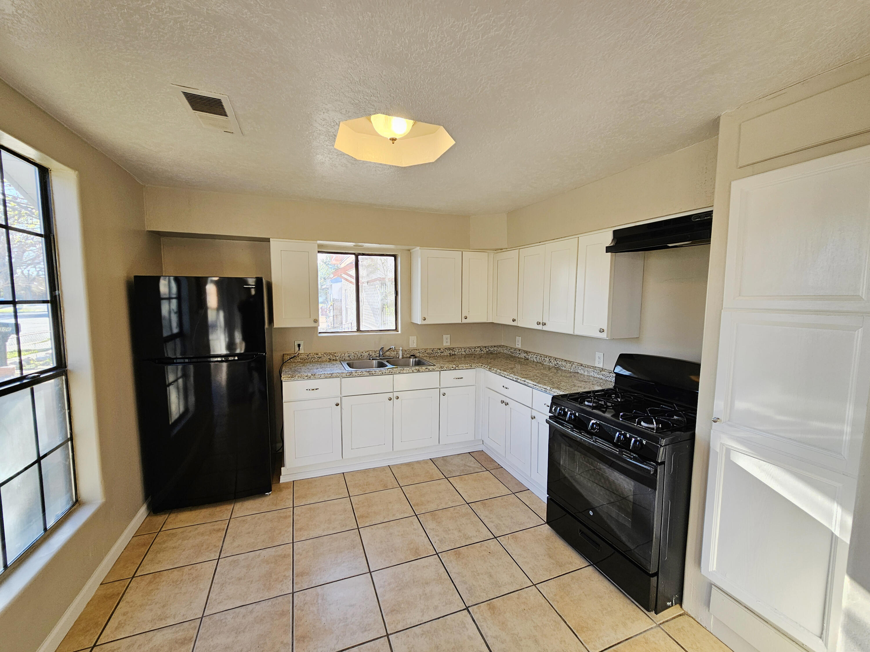 300 W Chavez Avenue
