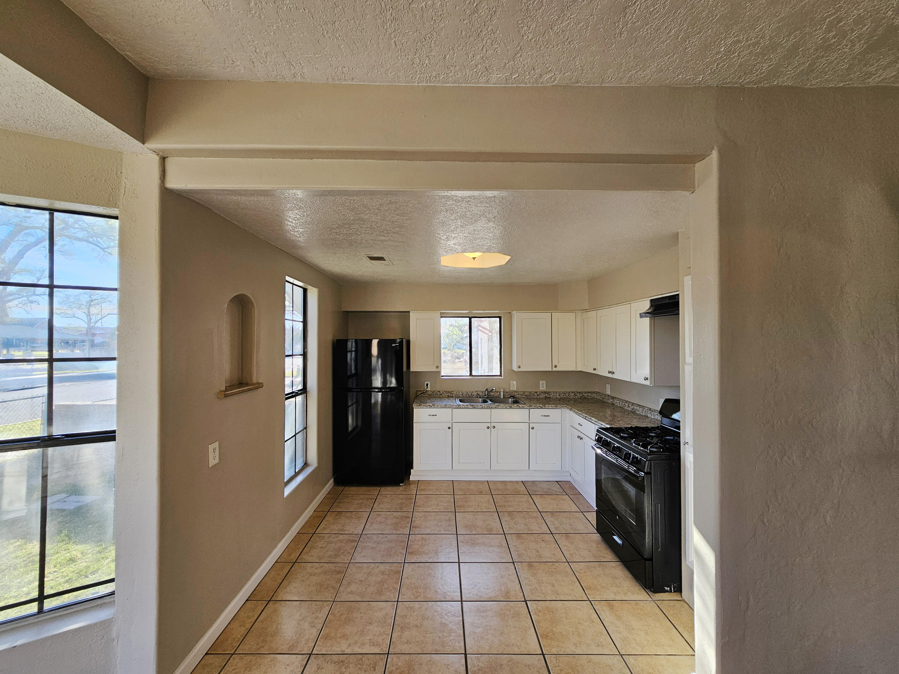 300 W Chavez Avenue