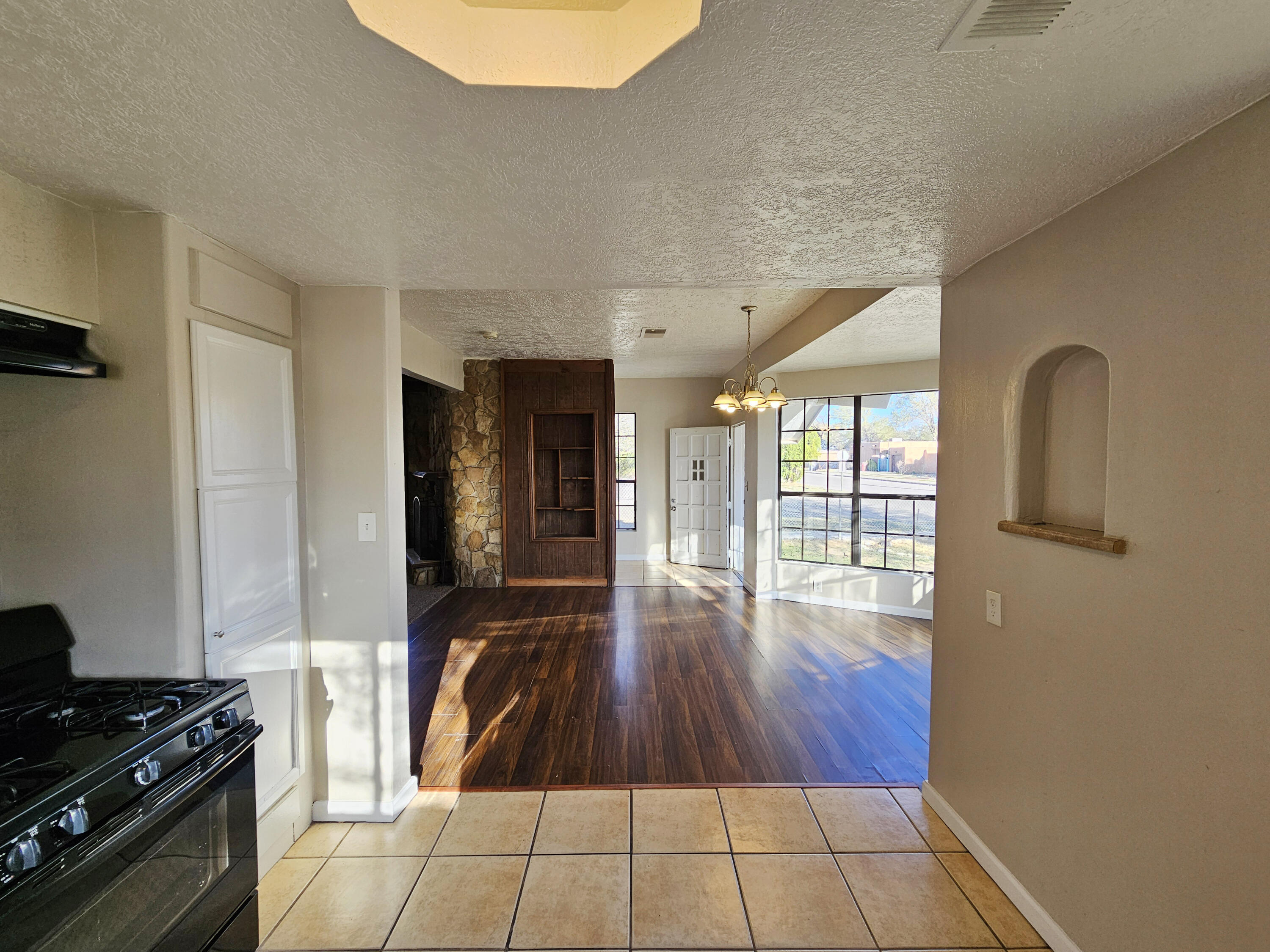 300 W Chavez Avenue