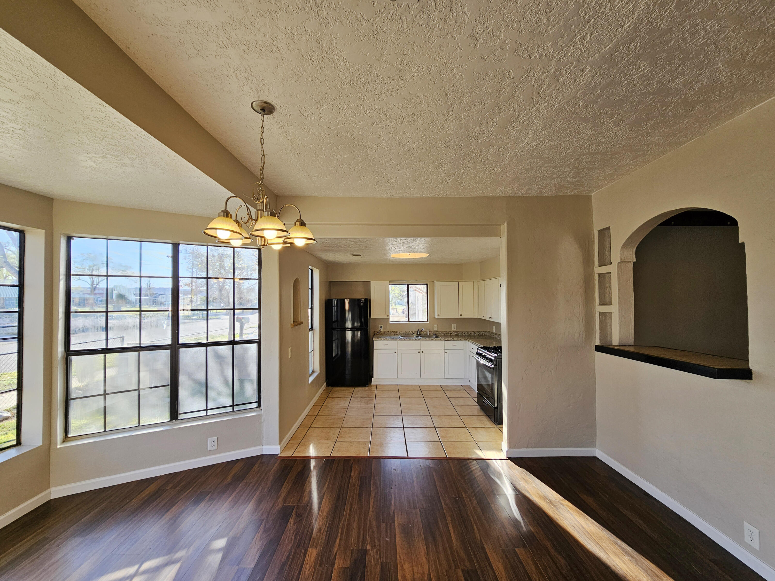 300 W Chavez Avenue