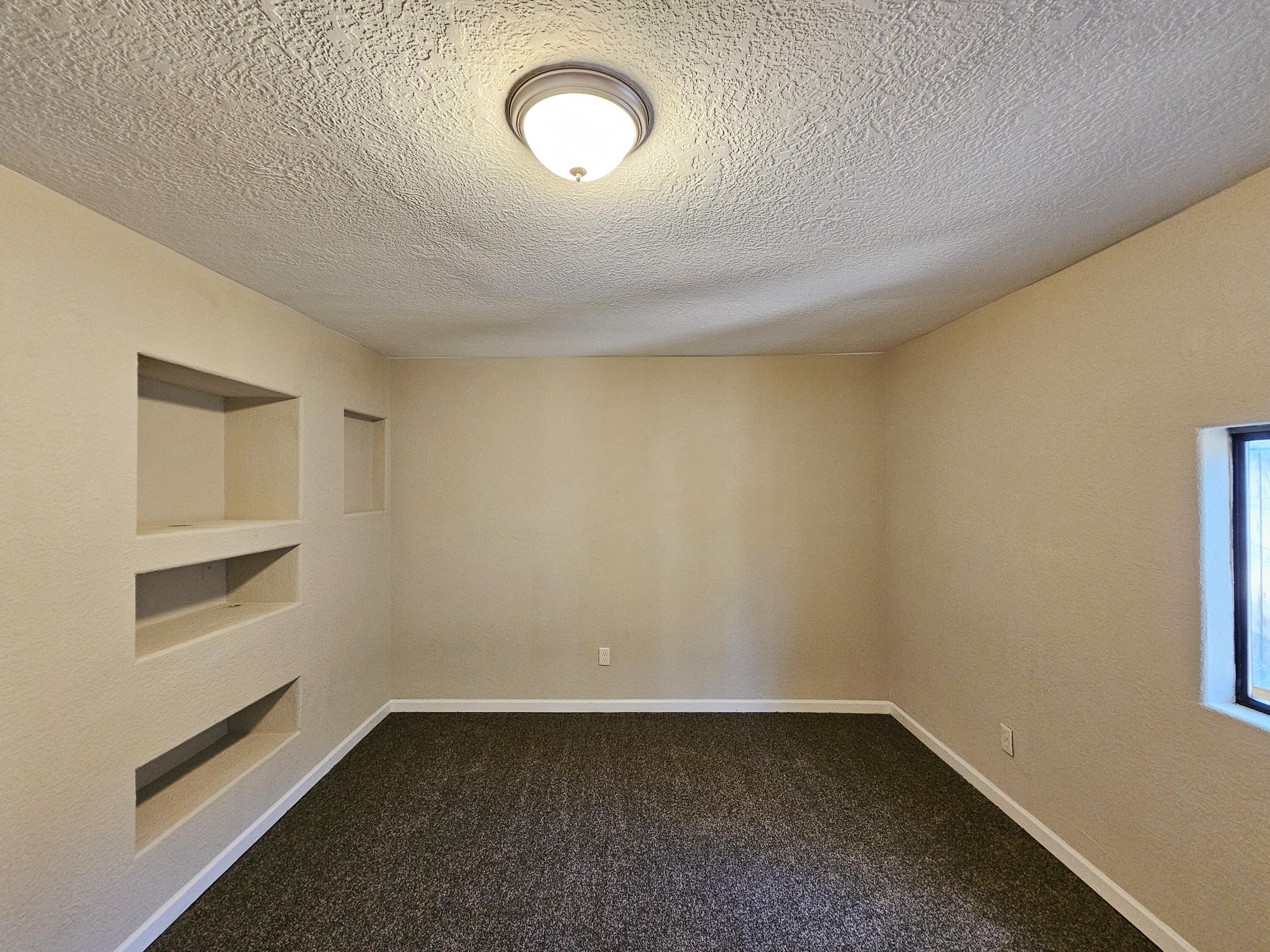 300 W Chavez Avenue