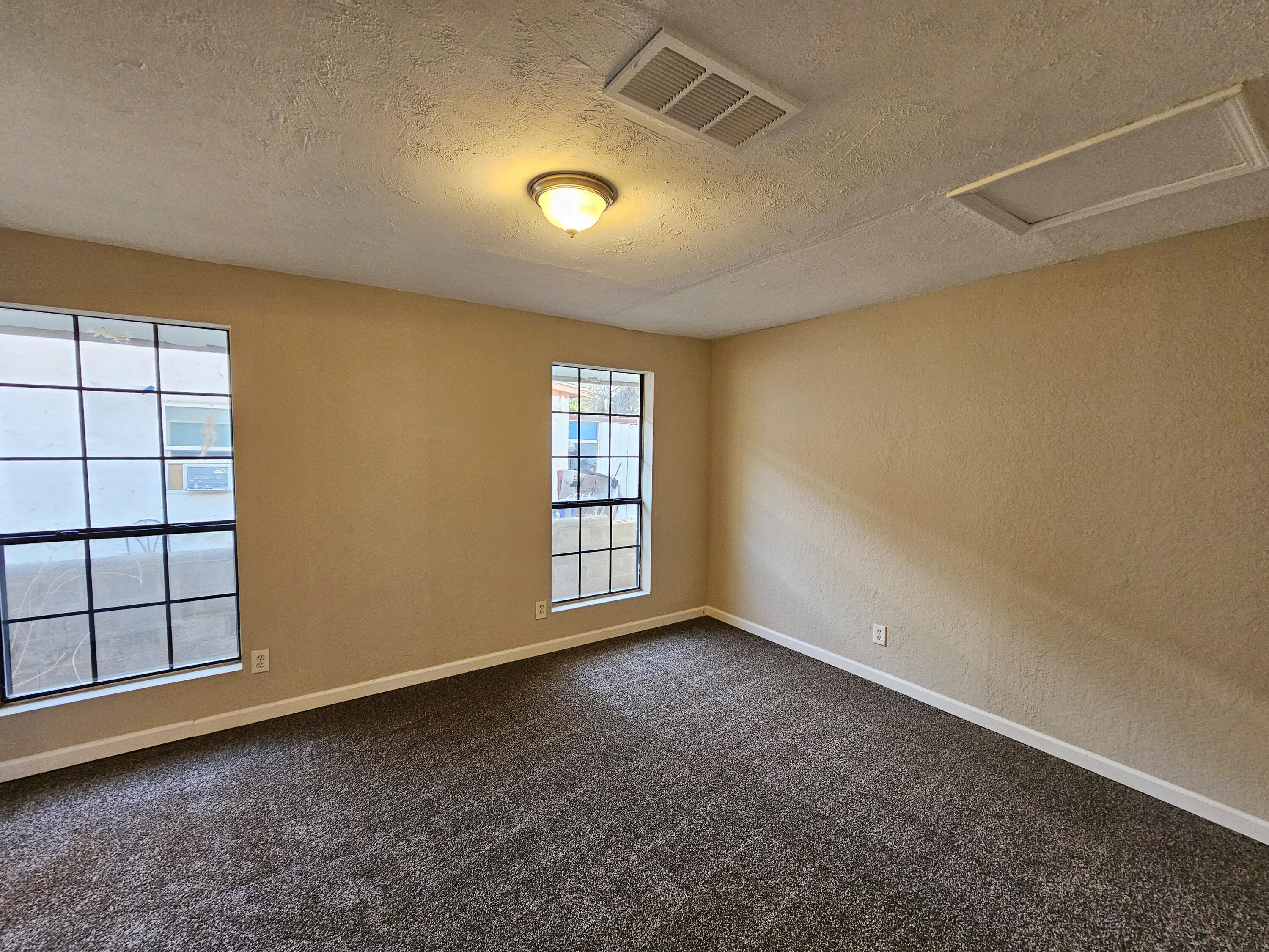 300 W Chavez Avenue
