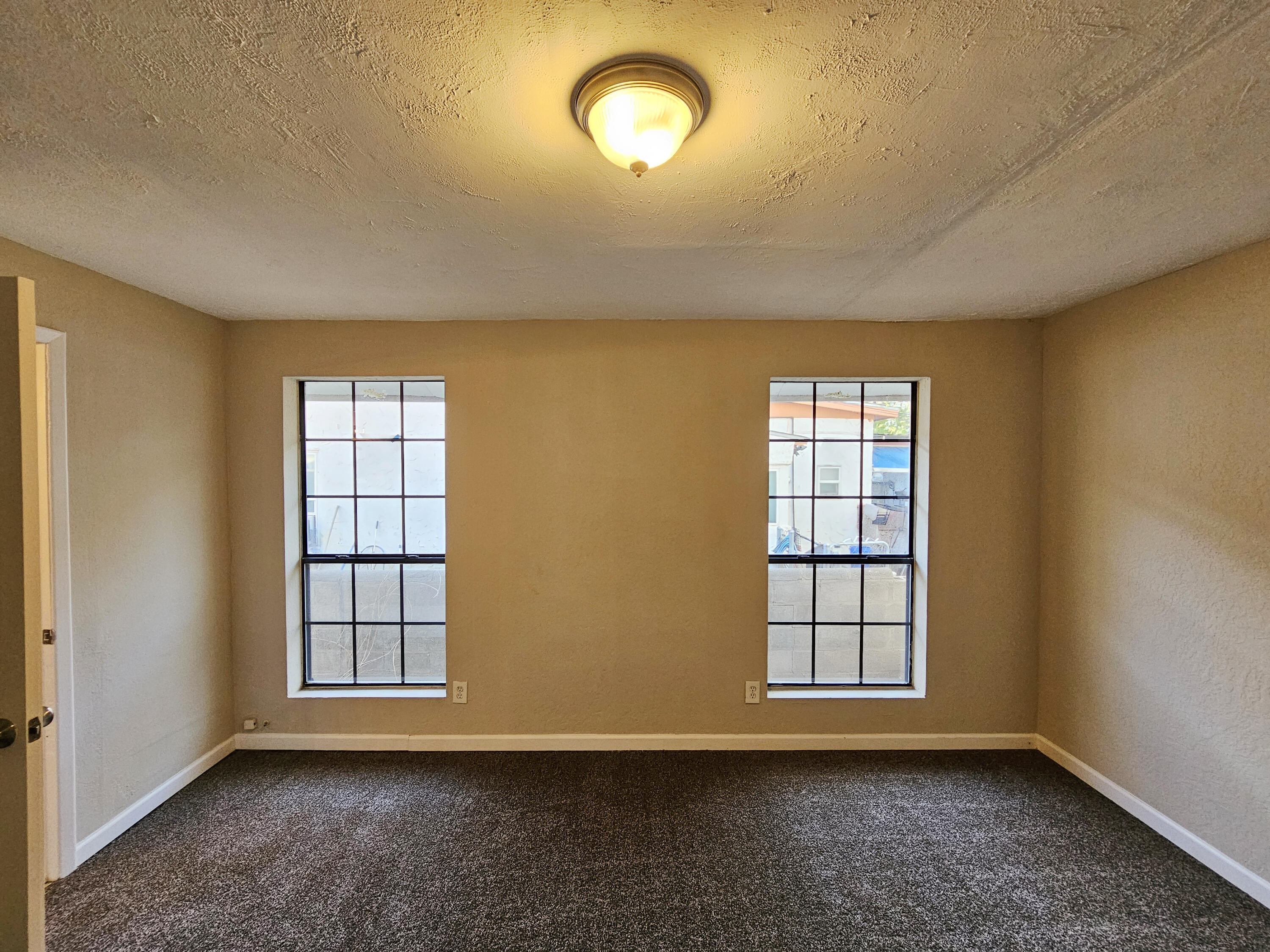 300 W Chavez Avenue