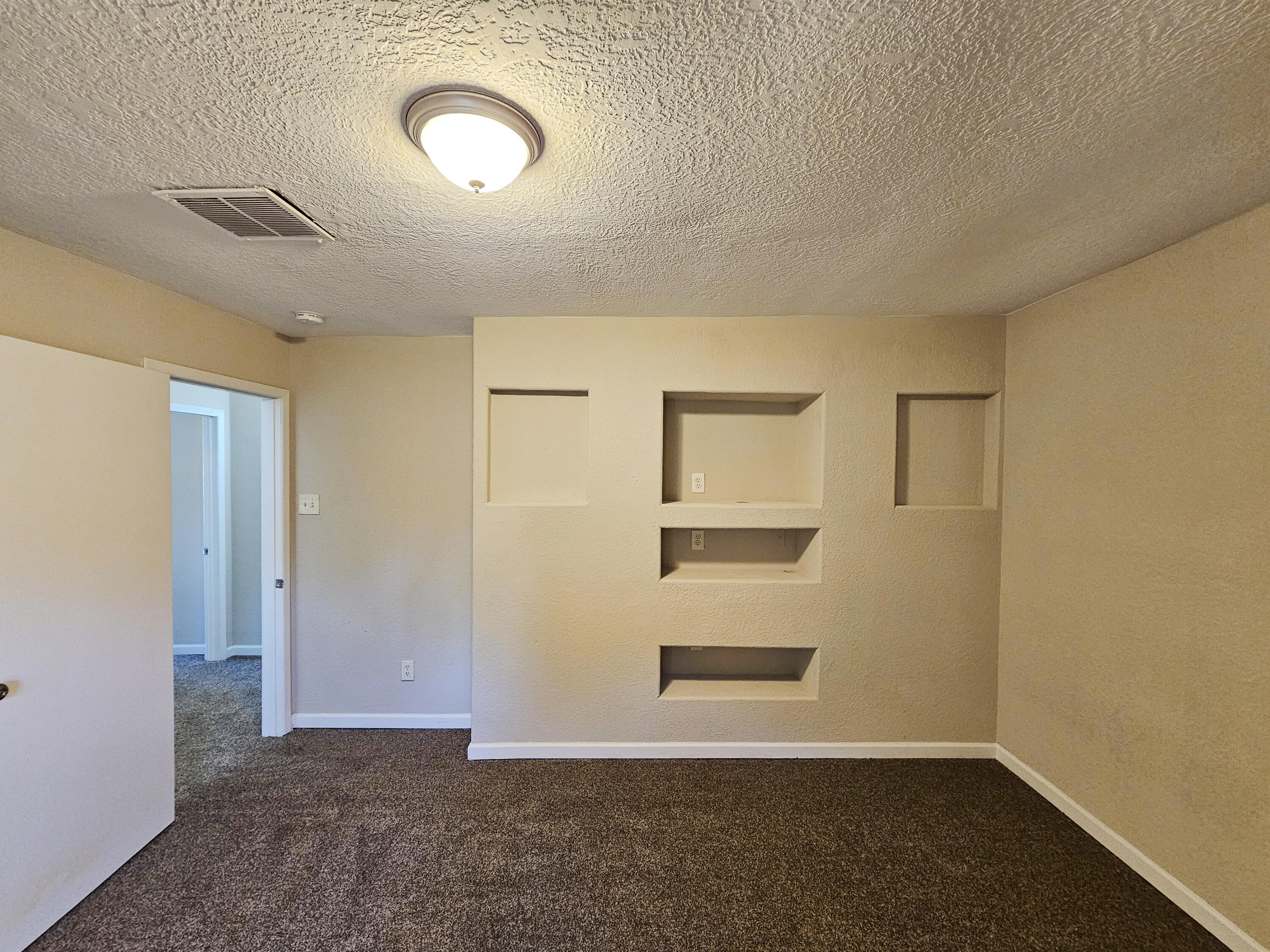 300 W Chavez Avenue