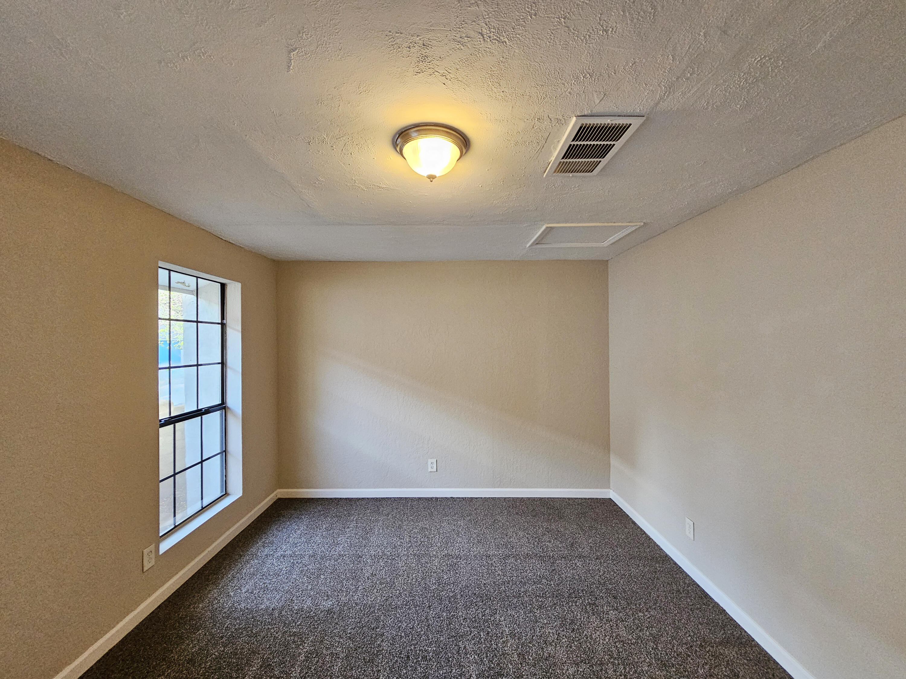 300 W Chavez Avenue