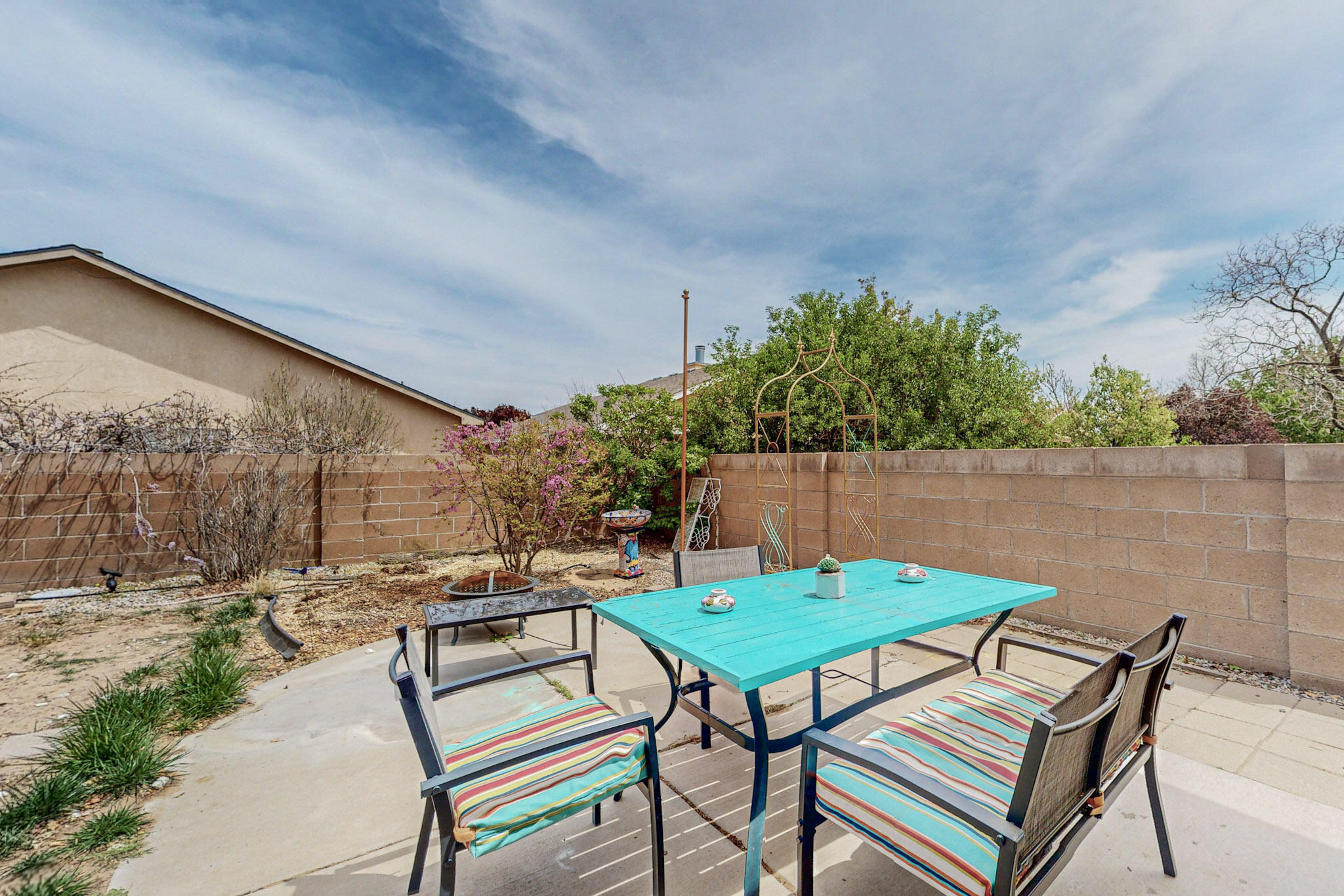 10212 Ventana Hills Road NW