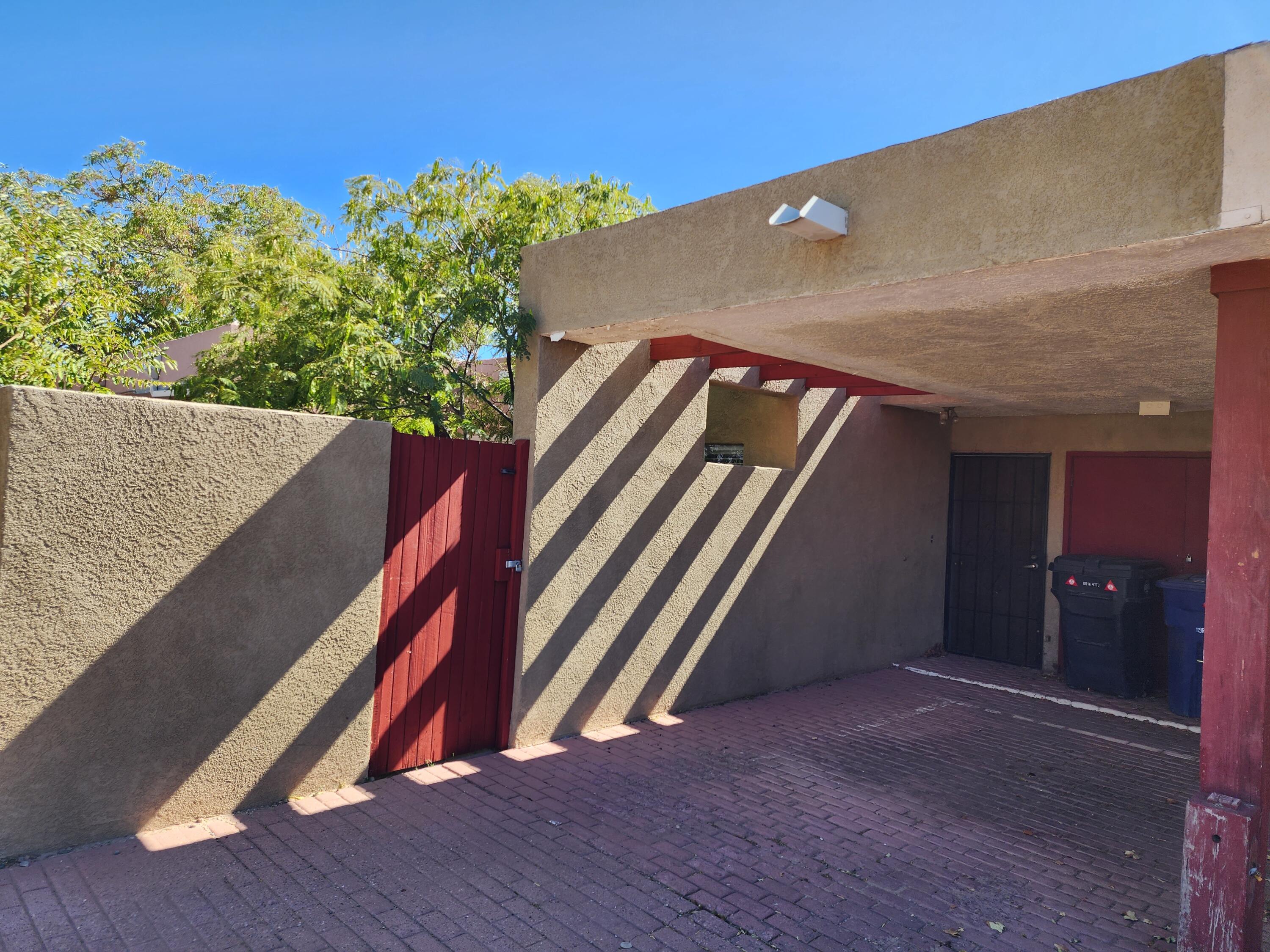 564 Aztec Road NW