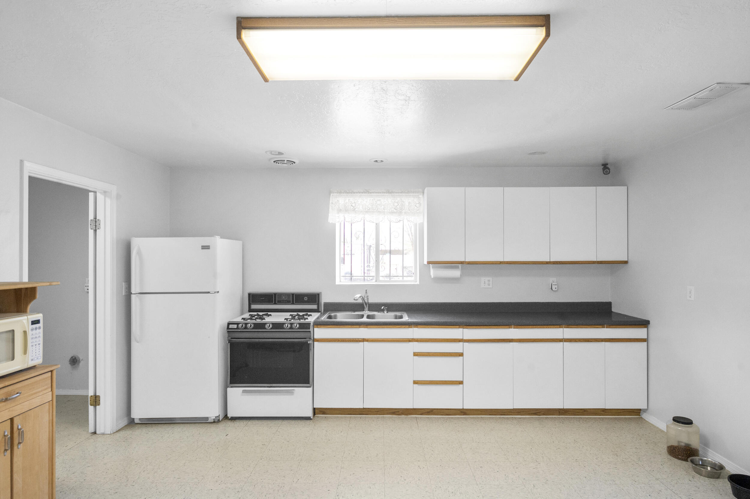 10 Elias Road
