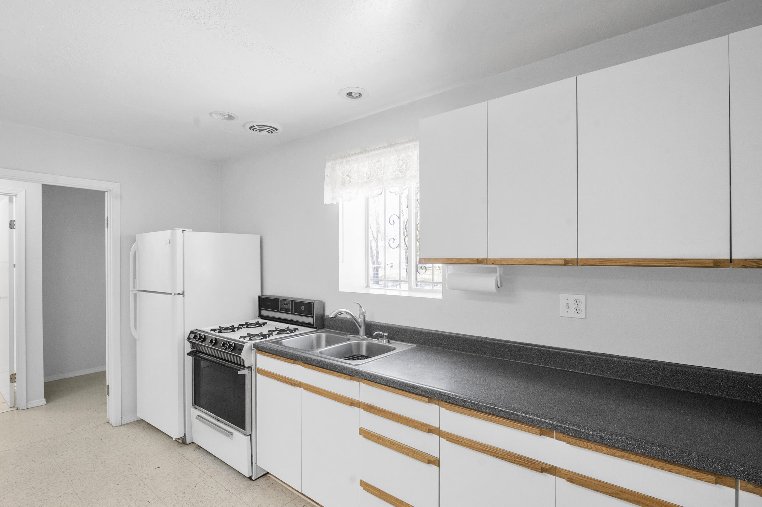 10 Elias Road