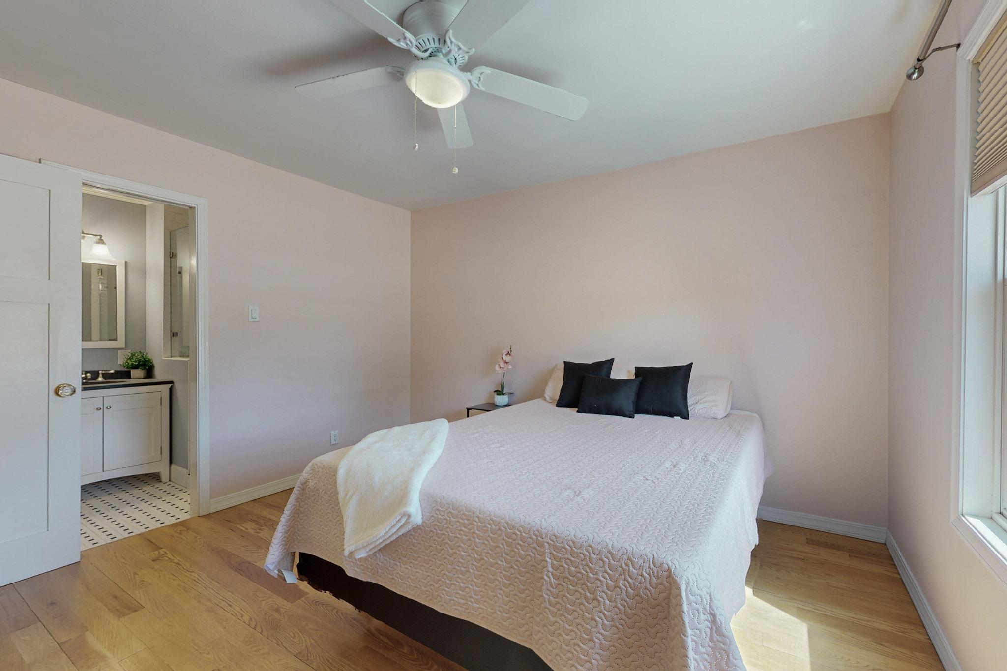 1333 Camino Cerrito SE