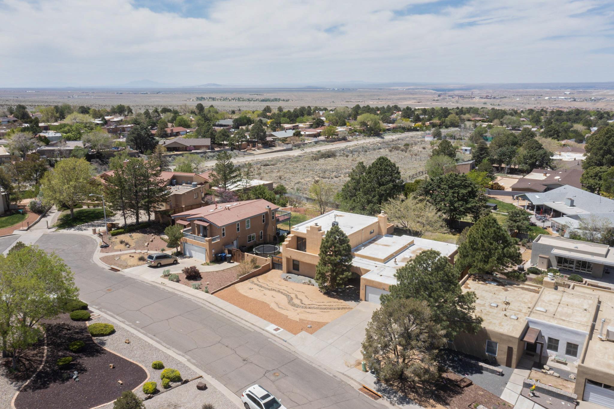 1333 Camino Cerrito SE