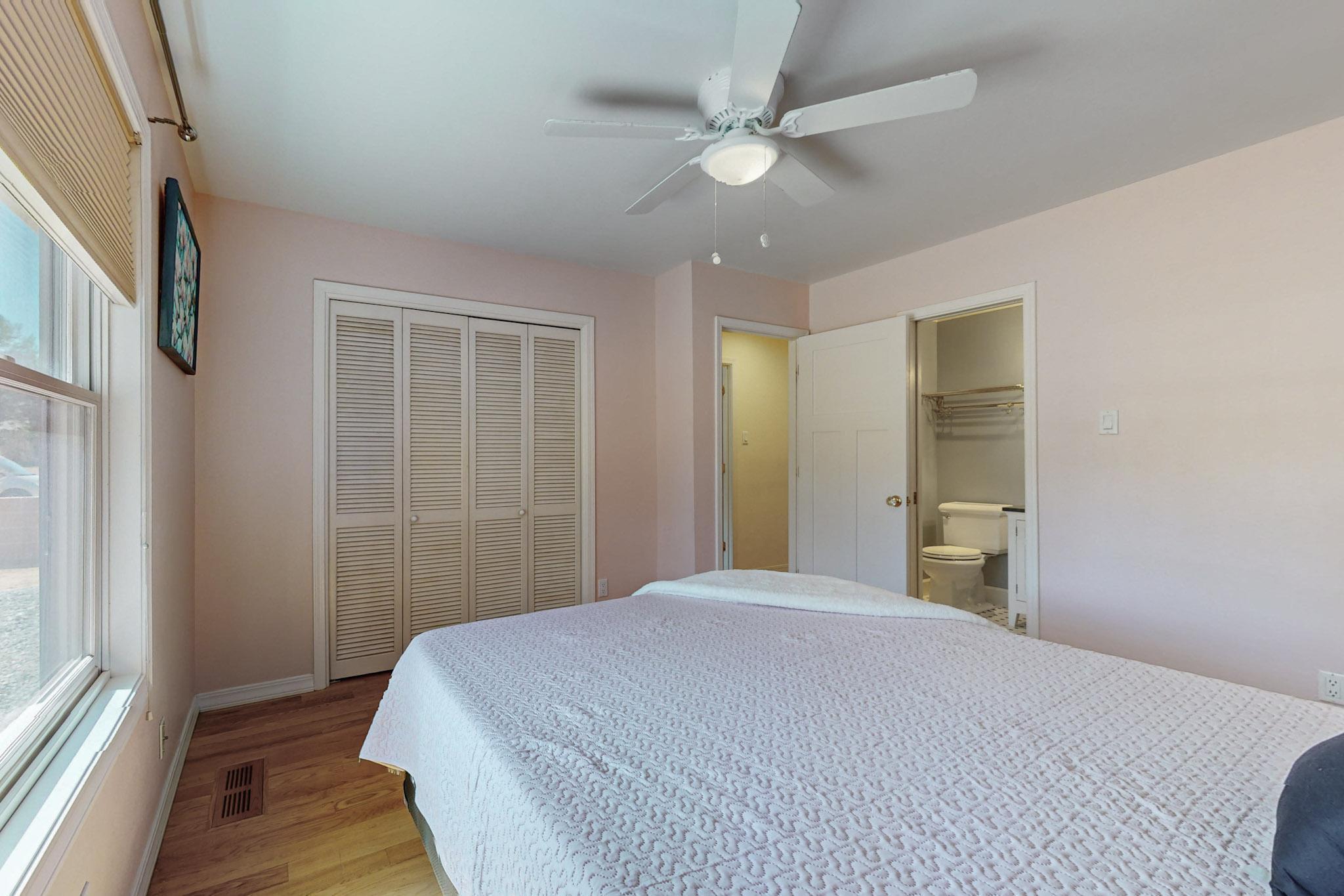 1333 Camino Cerrito SE