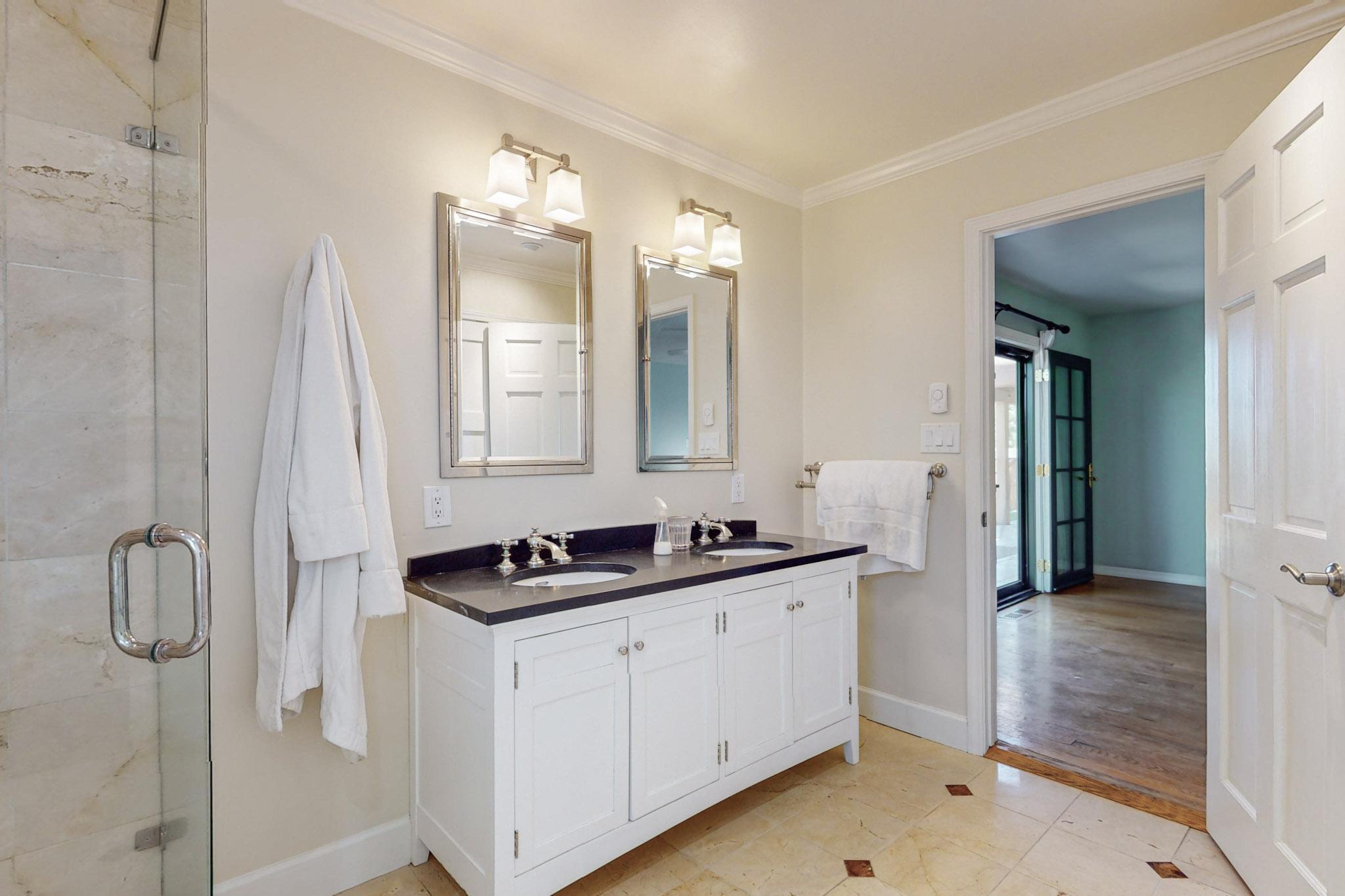 1333 Camino Cerrito SE