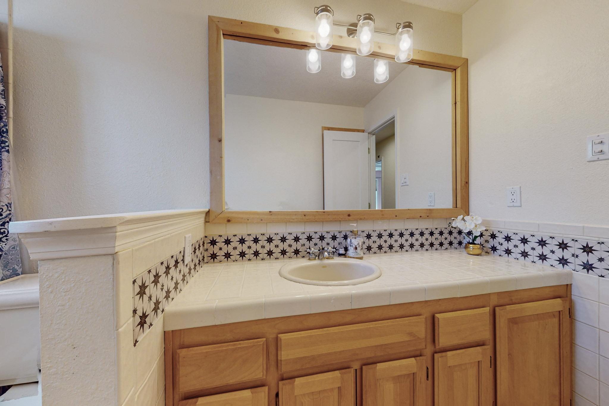 1333 Camino Cerrito SE