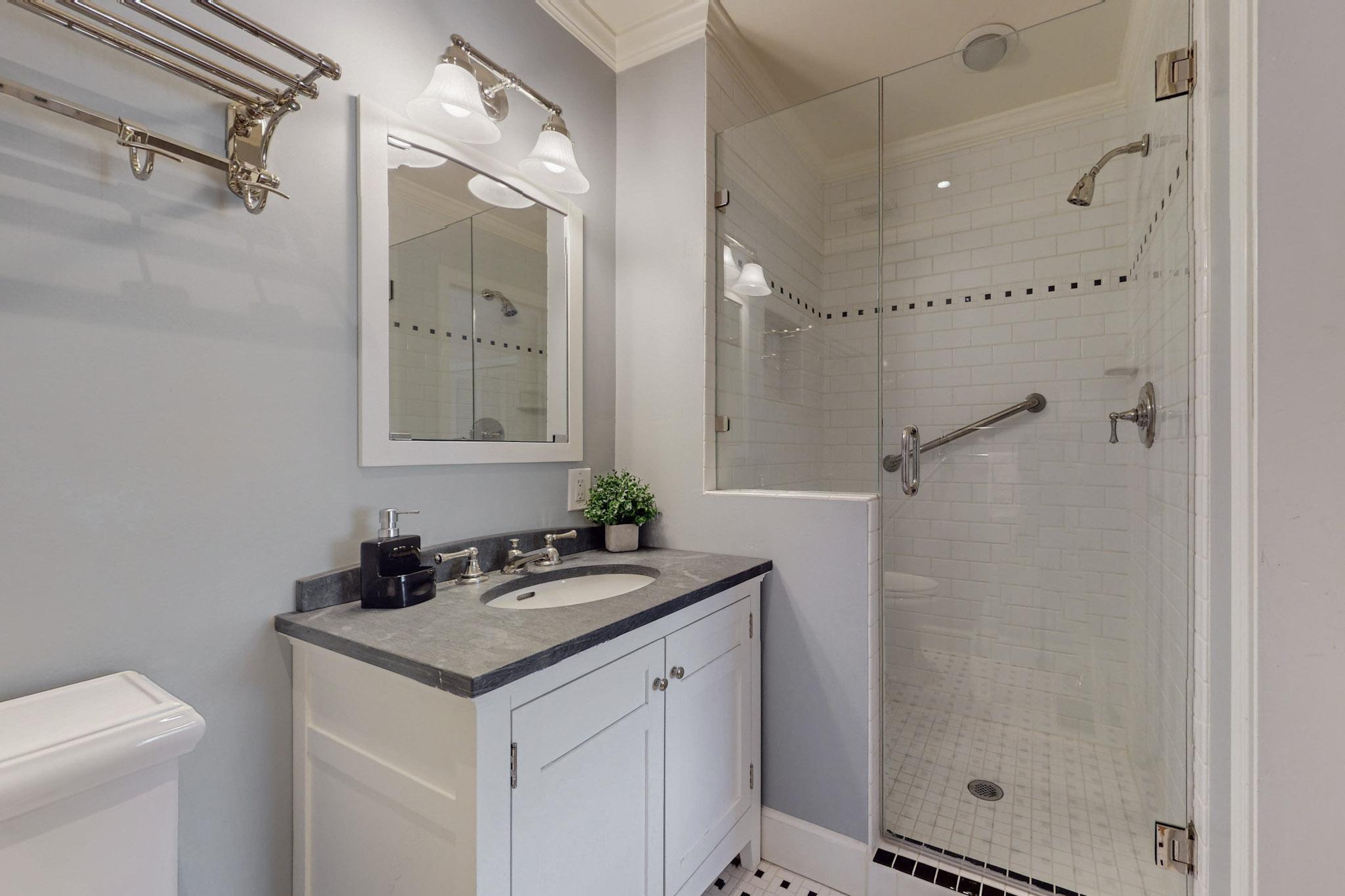 1333 Camino Cerrito SE