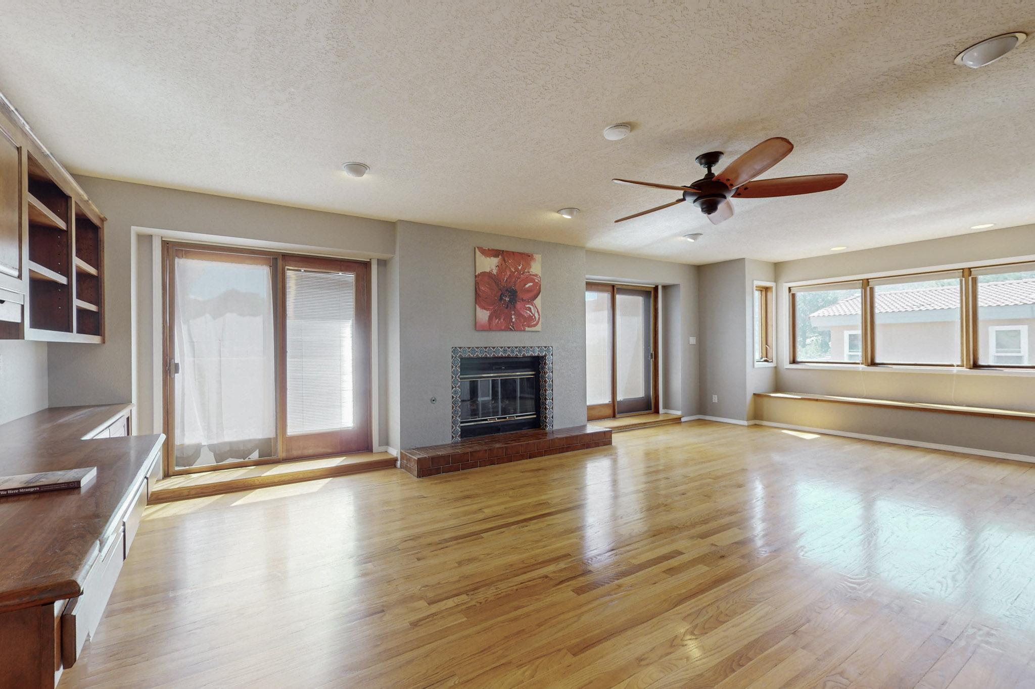 1333 Camino Cerrito SE