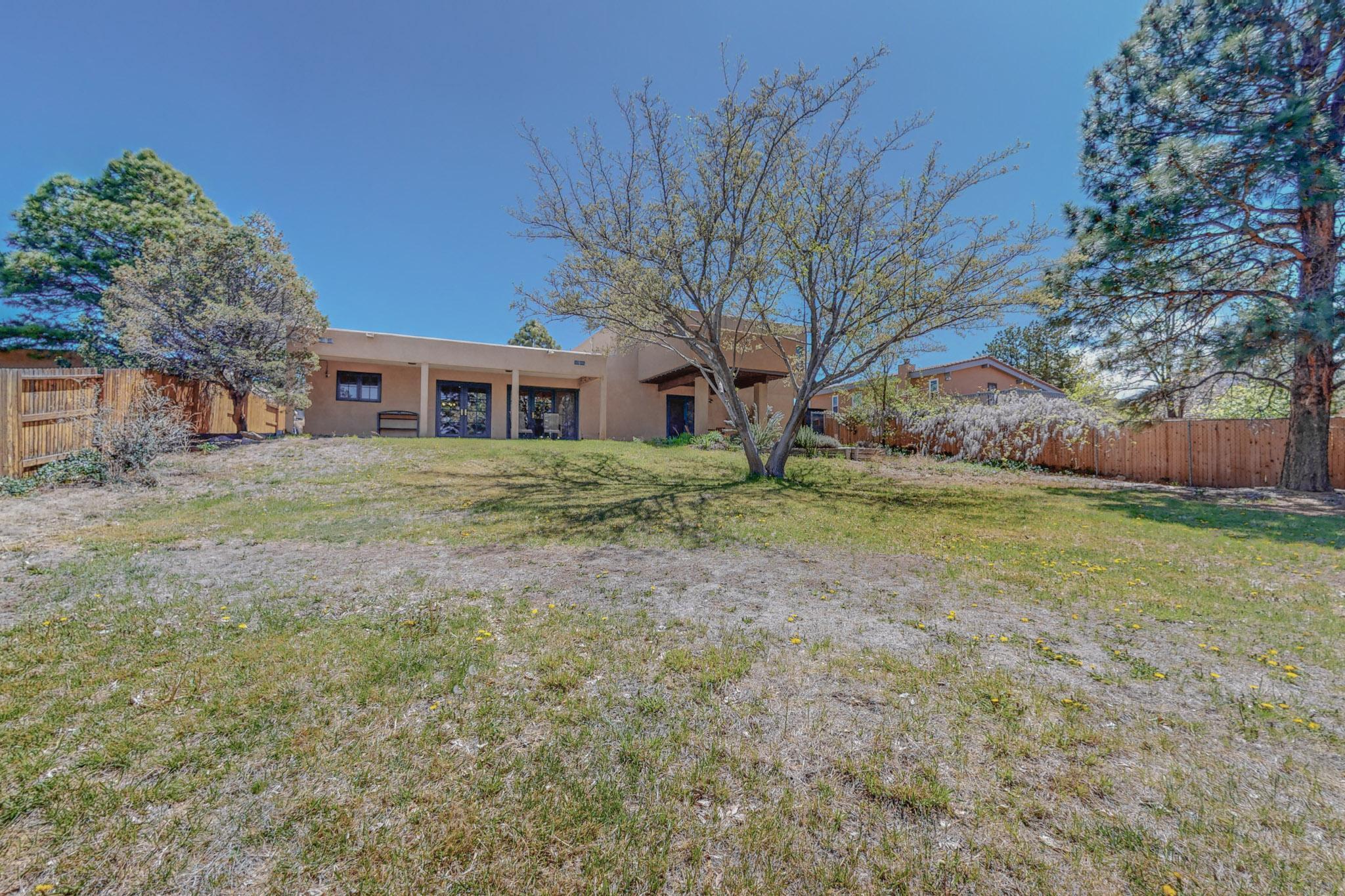 1333 Camino Cerrito SE