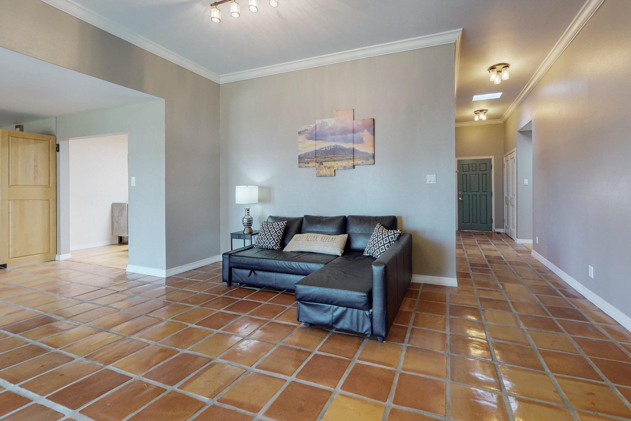 1333 Camino Cerrito SE