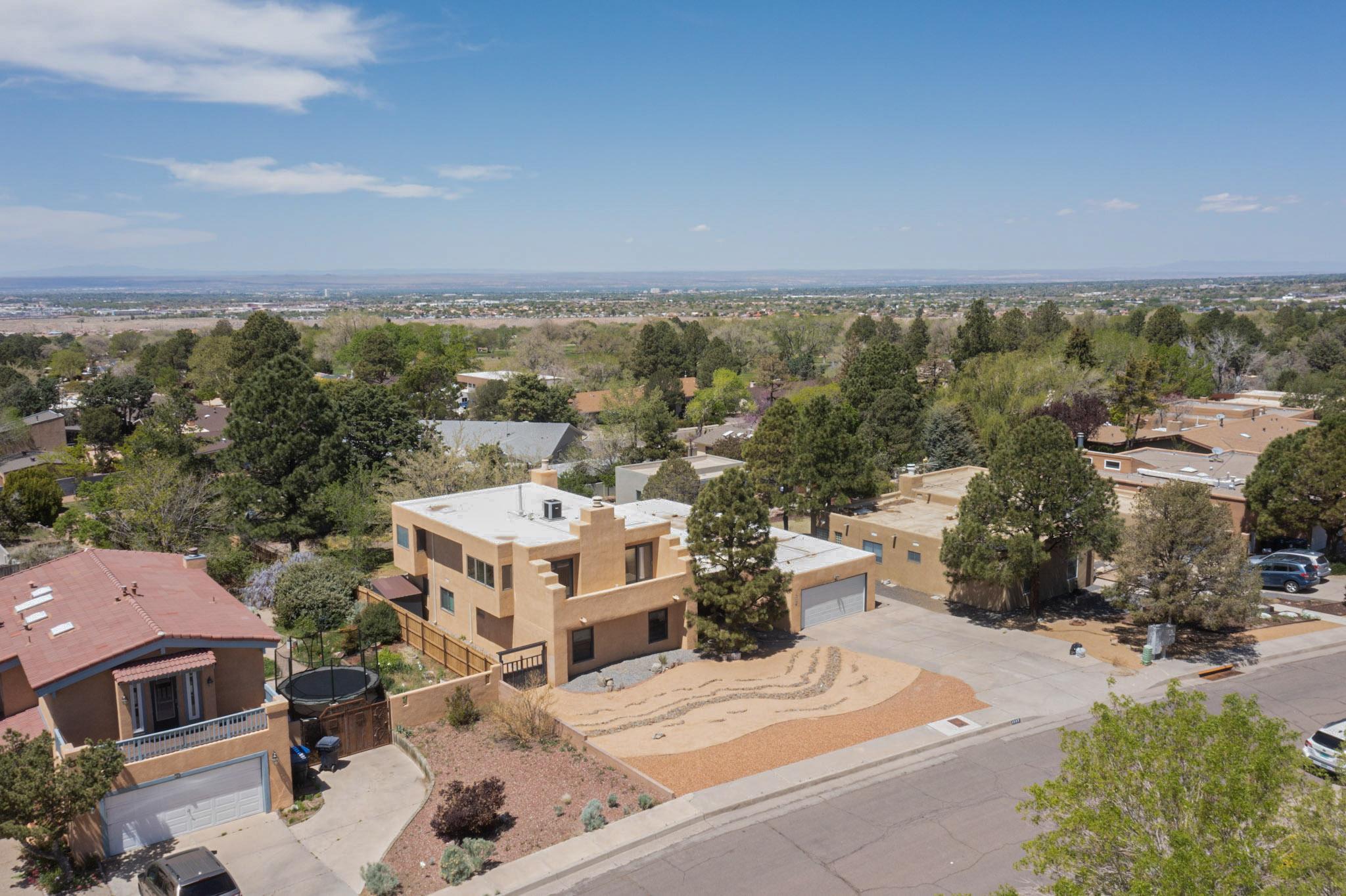 1333 Camino Cerrito SE