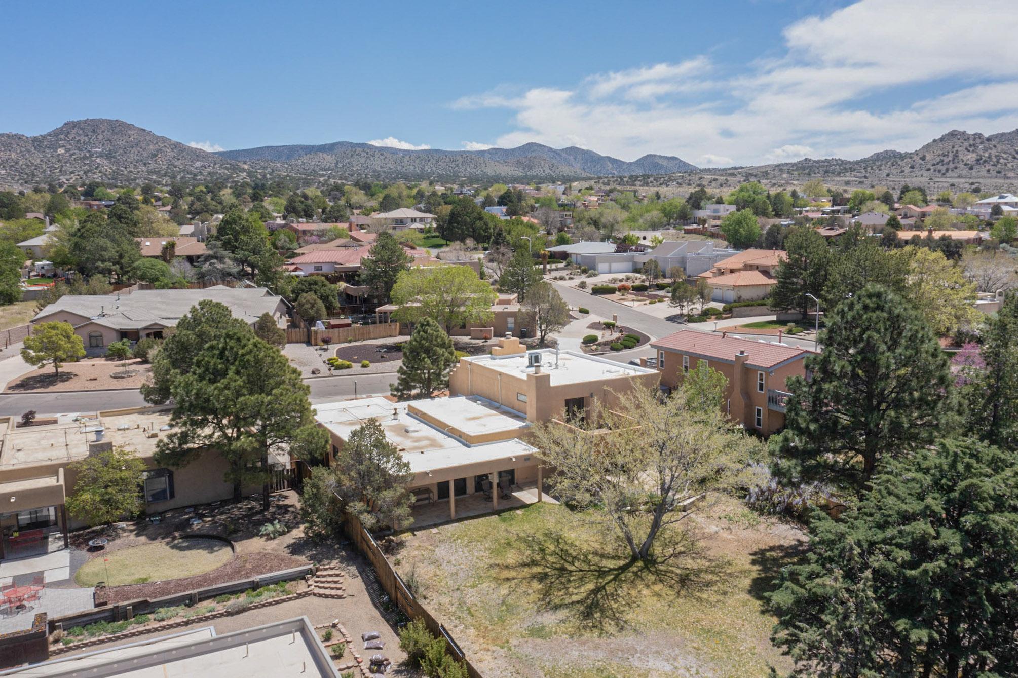 1333 Camino Cerrito SE