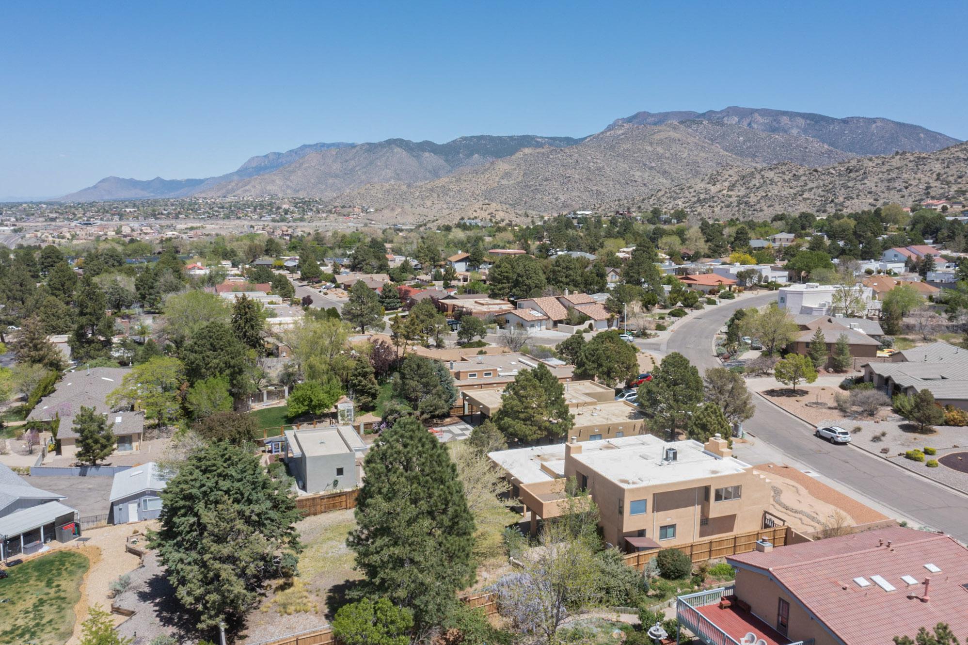 1333 Camino Cerrito SE