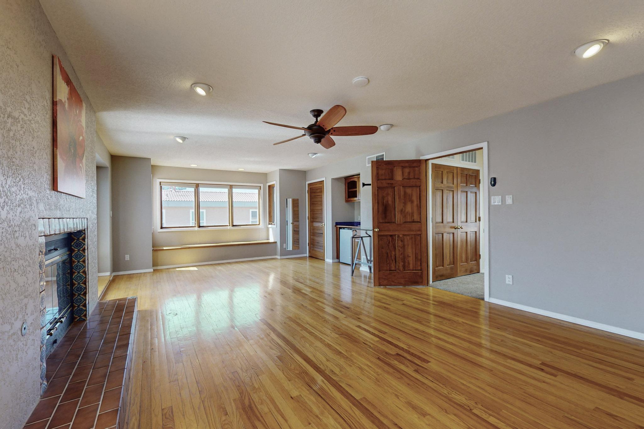 1333 Camino Cerrito SE