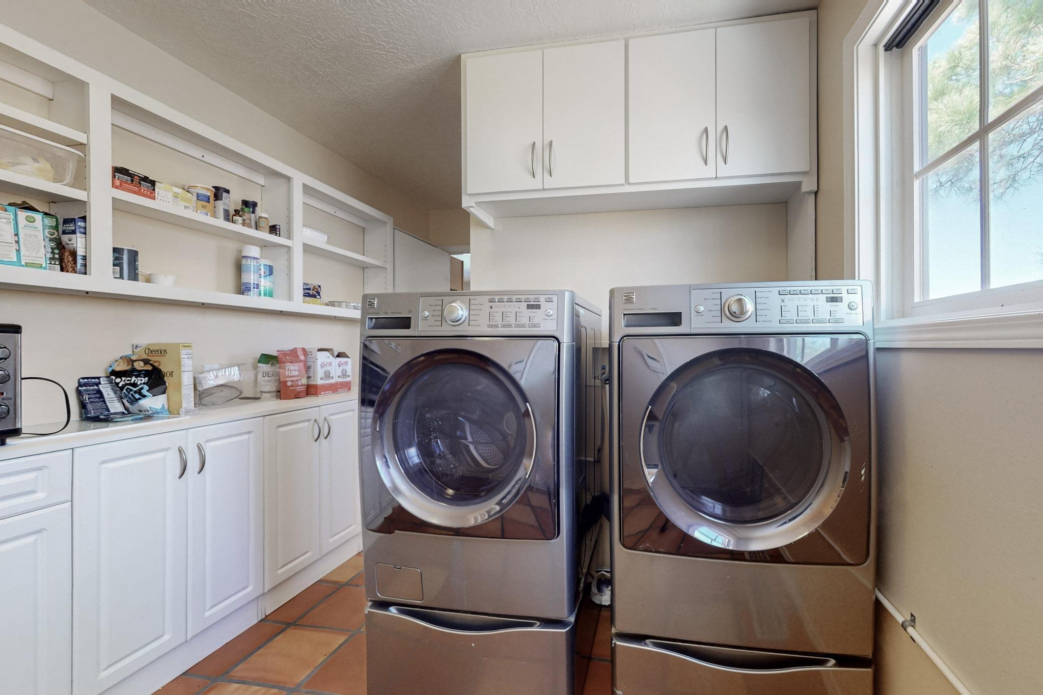 1333 Camino Cerrito SE