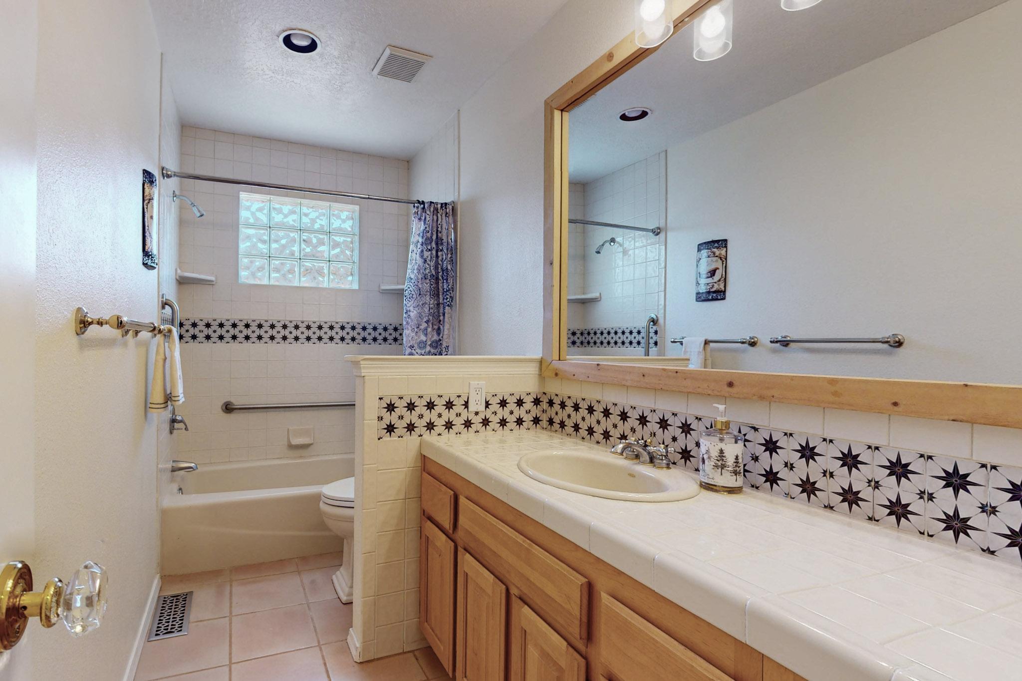 1333 Camino Cerrito SE
