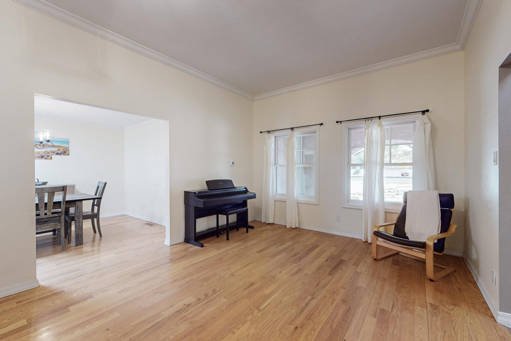 1333 Camino Cerrito SE