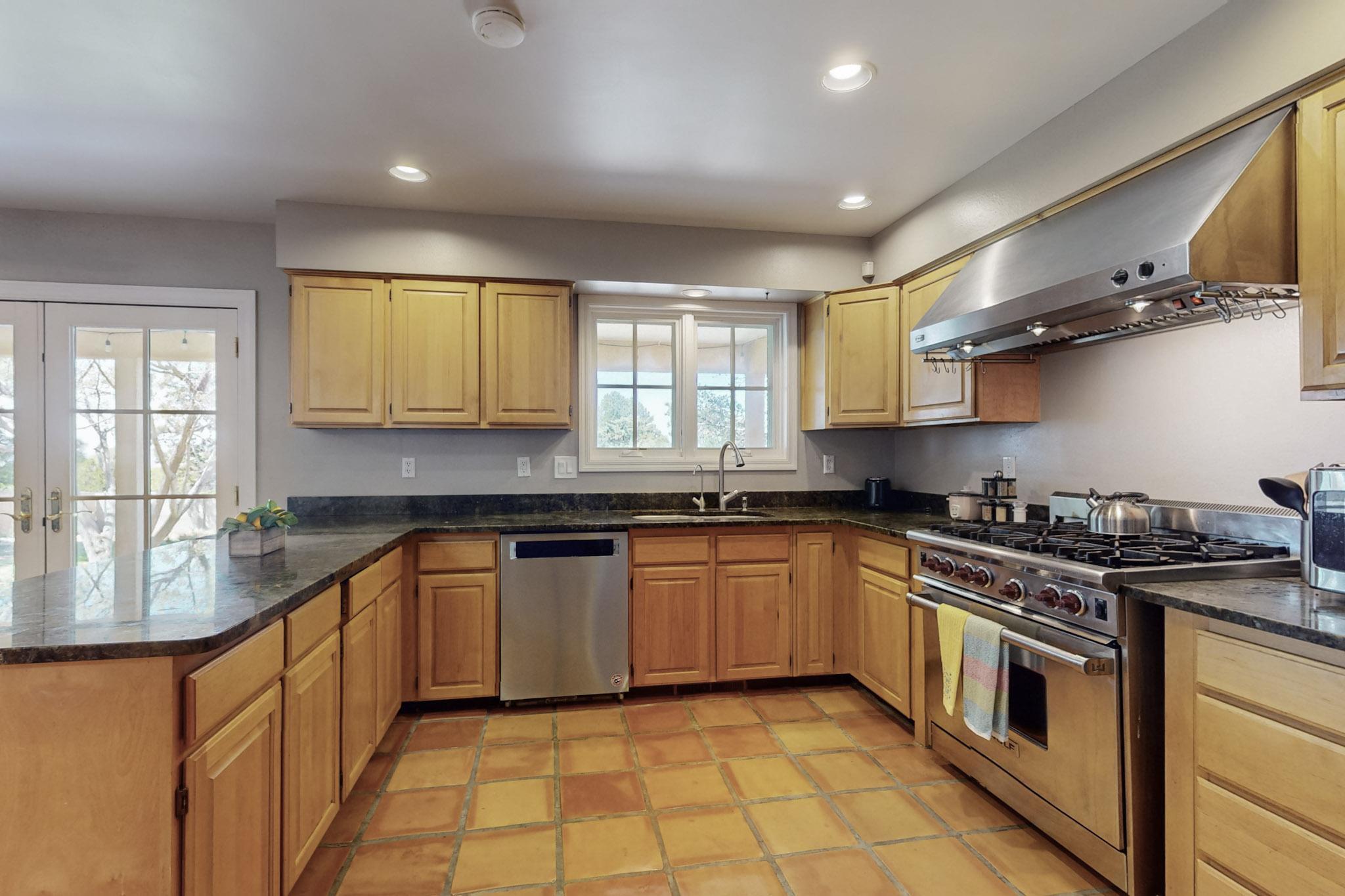 1333 Camino Cerrito SE