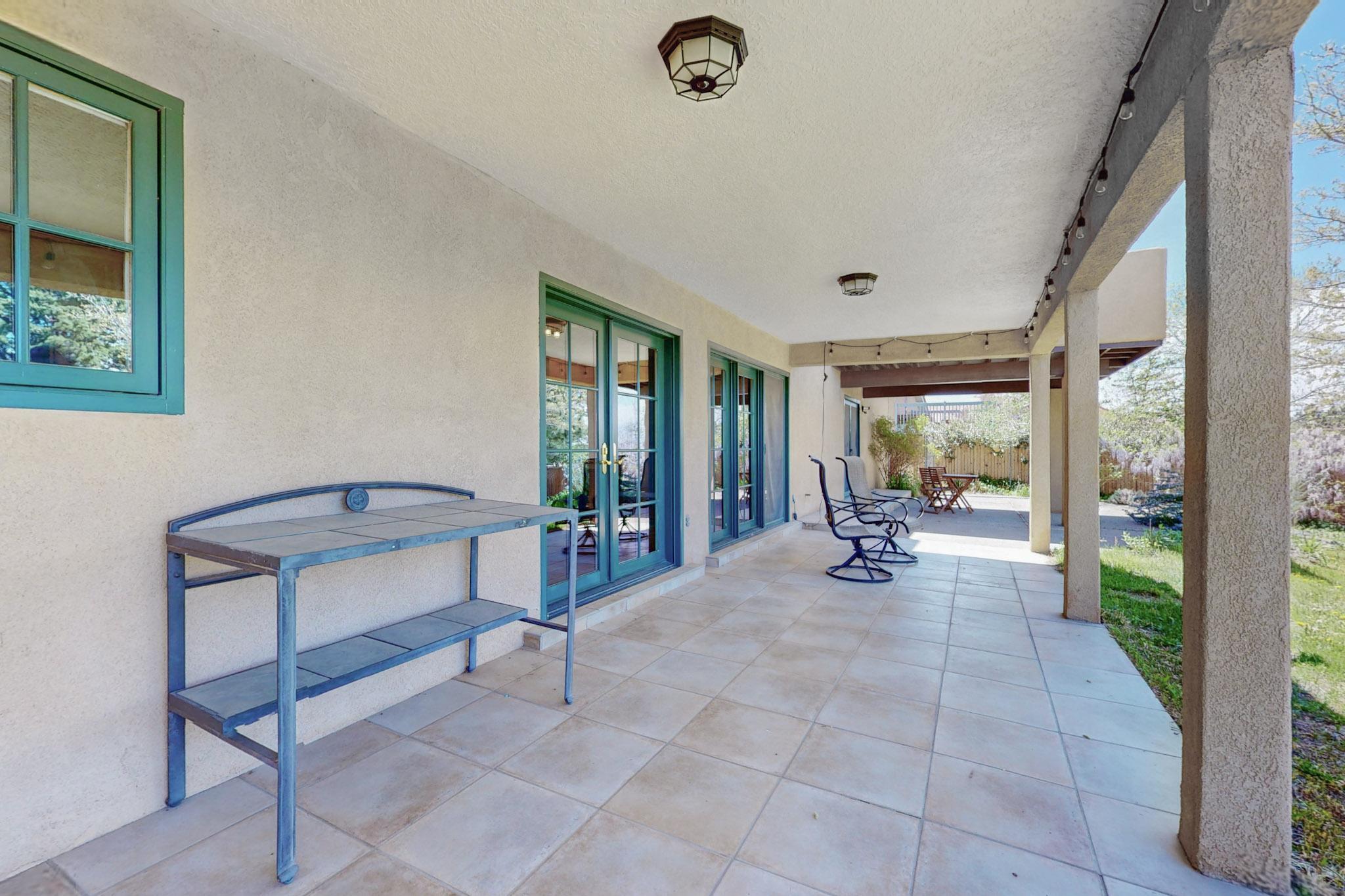 1333 Camino Cerrito SE