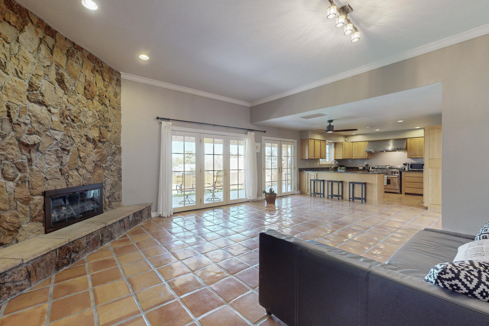 1333 Camino Cerrito SE