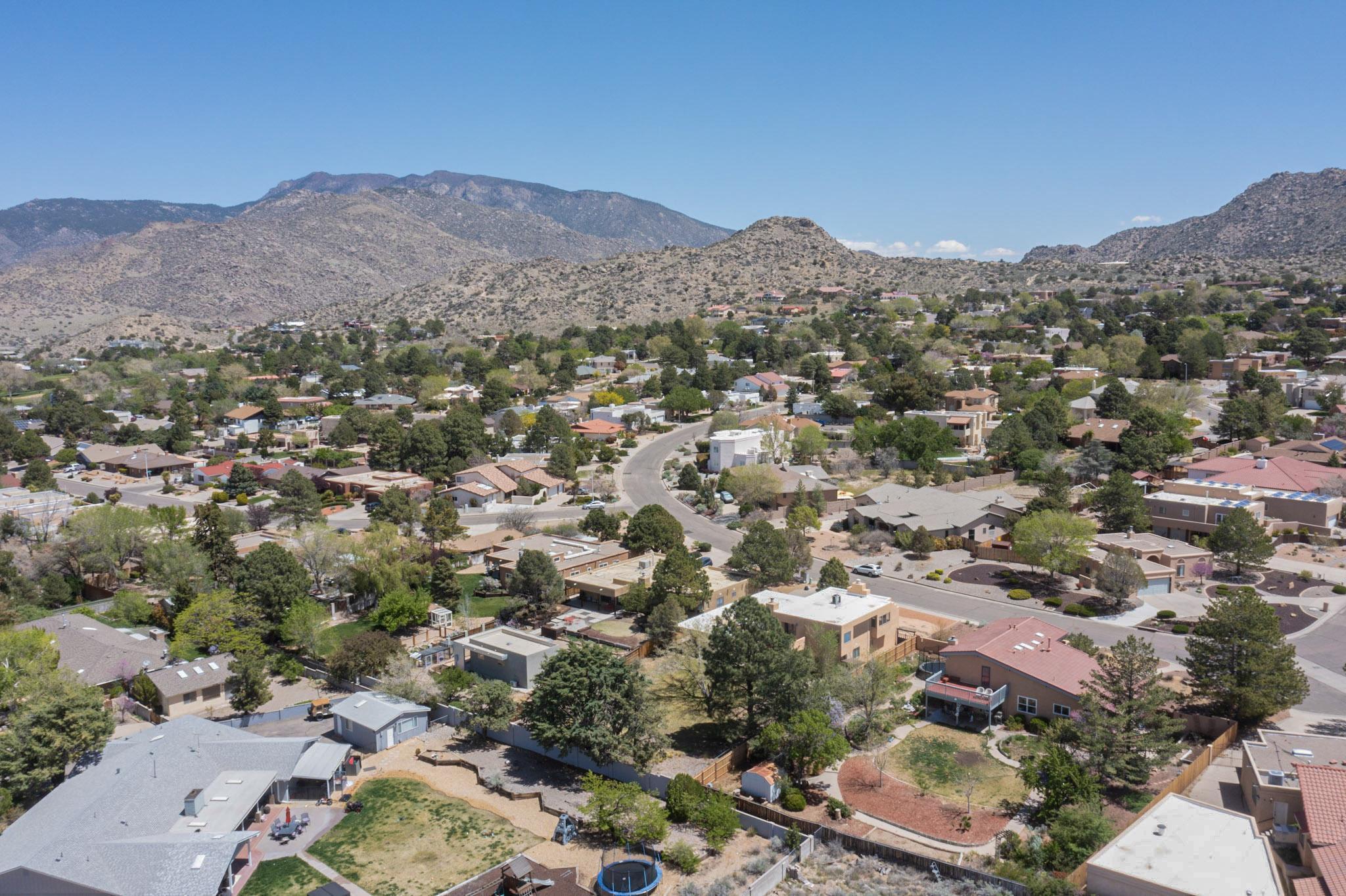 1333 Camino Cerrito SE