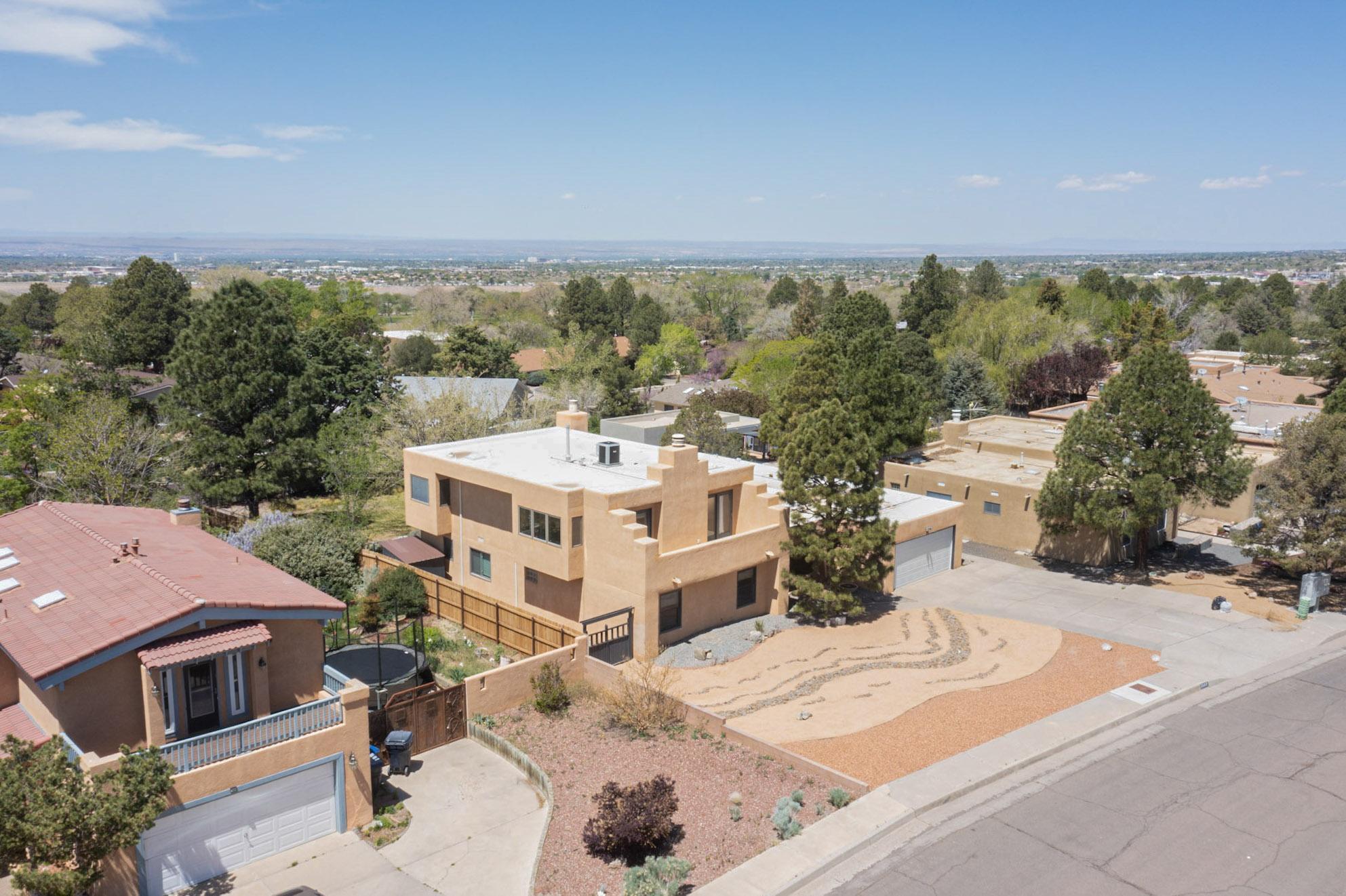 1333 Camino Cerrito SE