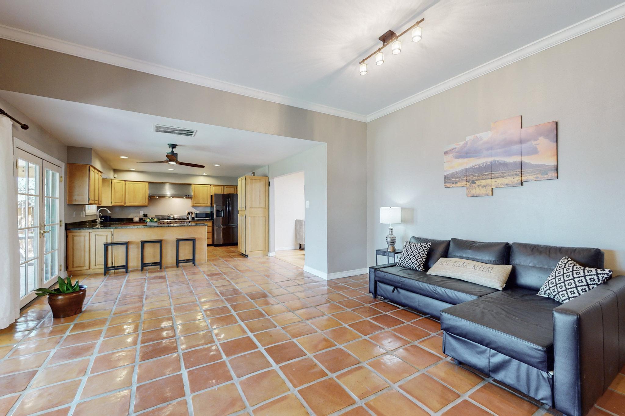 1333 Camino Cerrito SE